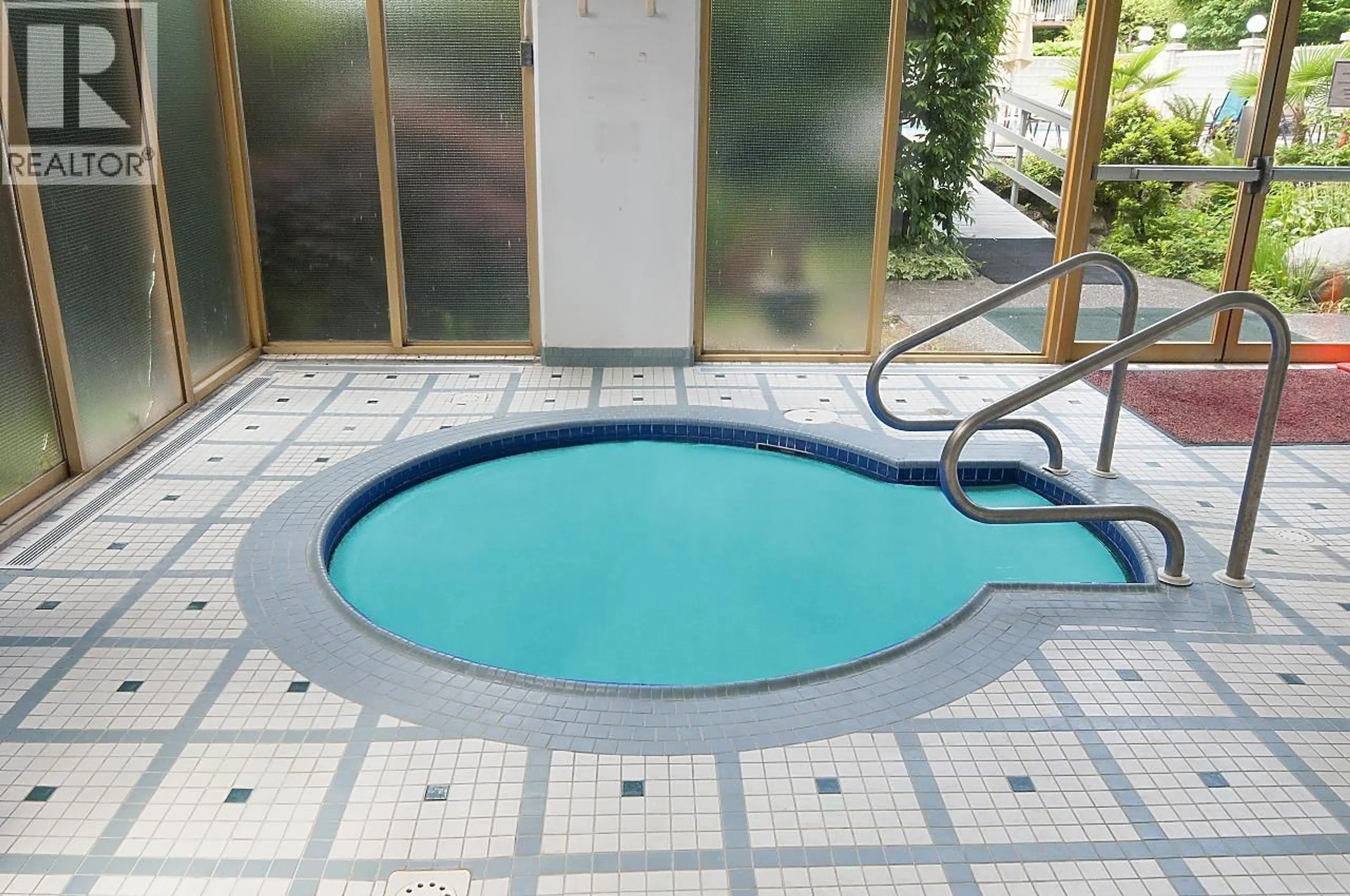Pool for 108 - 1425 ESQUIMALT AVENUE, West Vancouver British Columbia V7T1L1