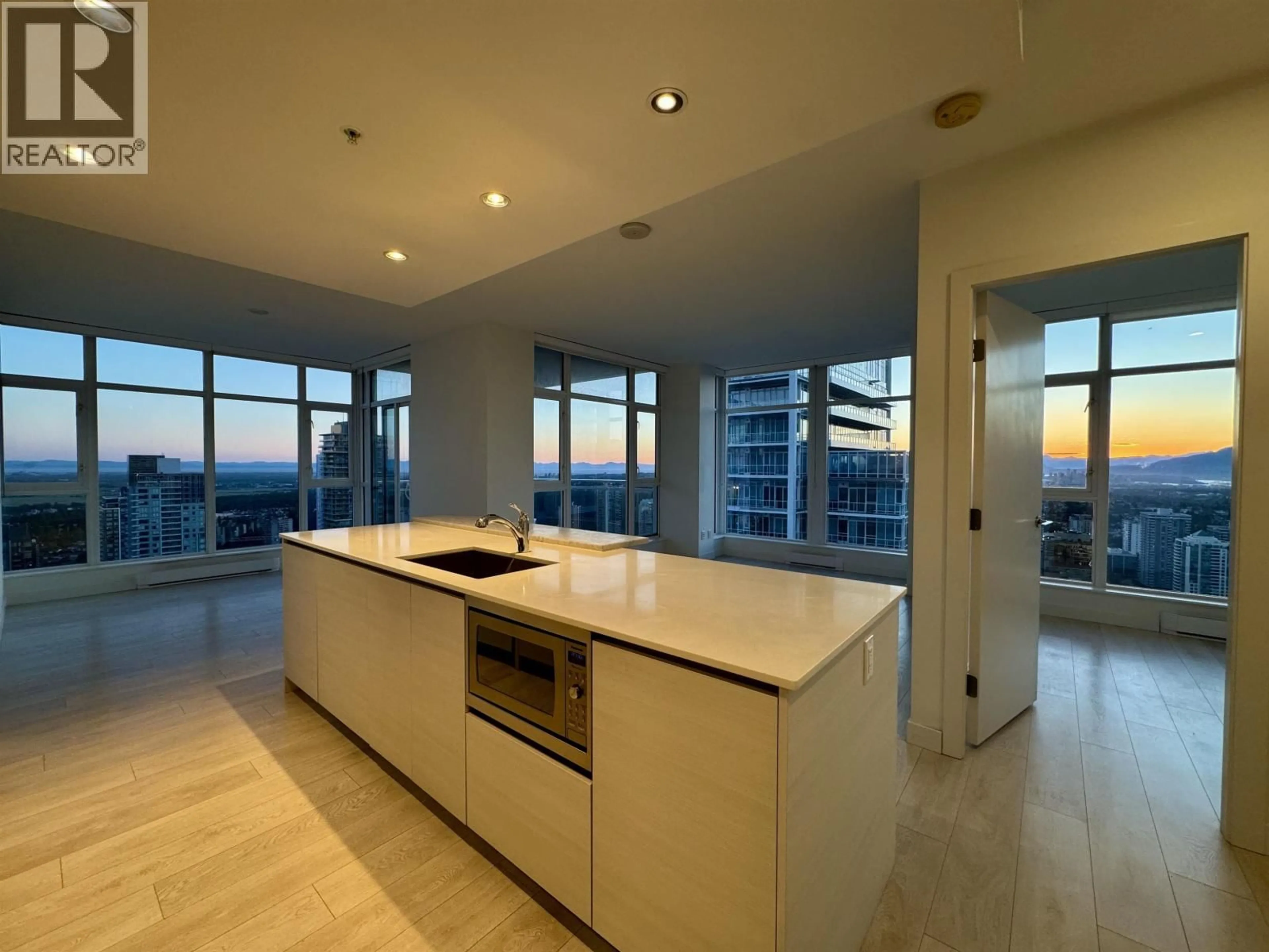 Open concept kitchen, unknown for 4306 - 4670 ASSEMBLY WAY, Burnaby British Columbia V5H0H3