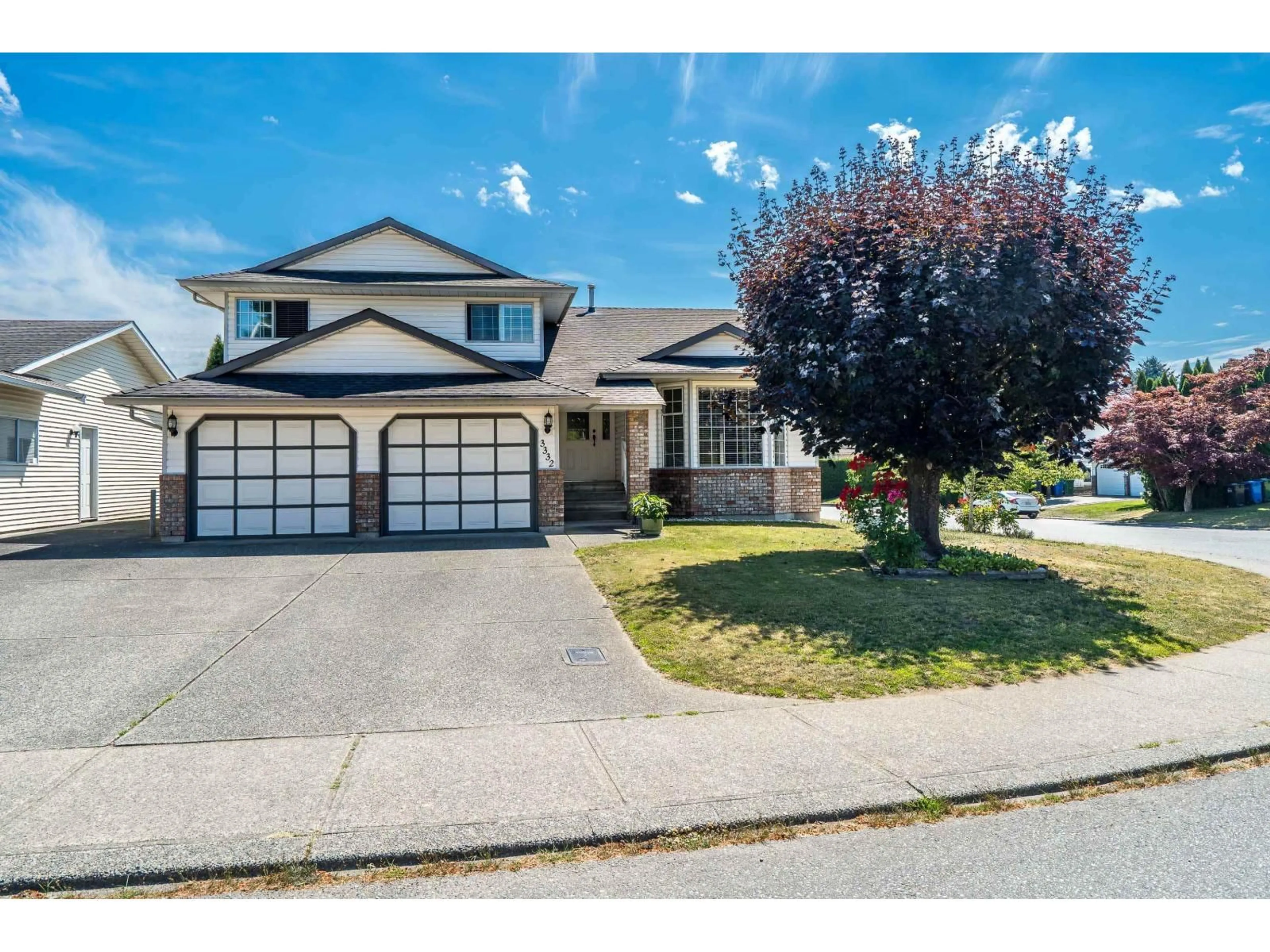 Home with vinyl exterior material, street for 3332 HEDLEY STREET, Abbotsford British Columbia V2T5C4