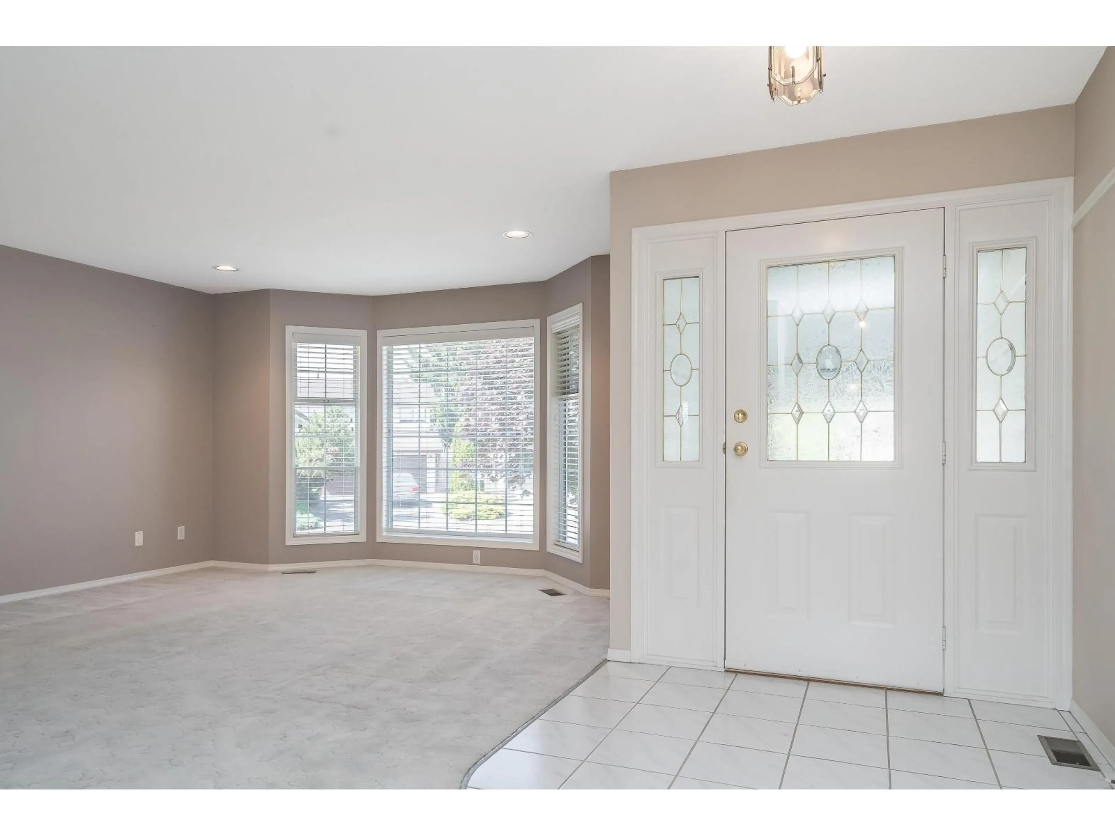 Indoor entryway for 3332 HEDLEY STREET, Abbotsford British Columbia V2T5C4