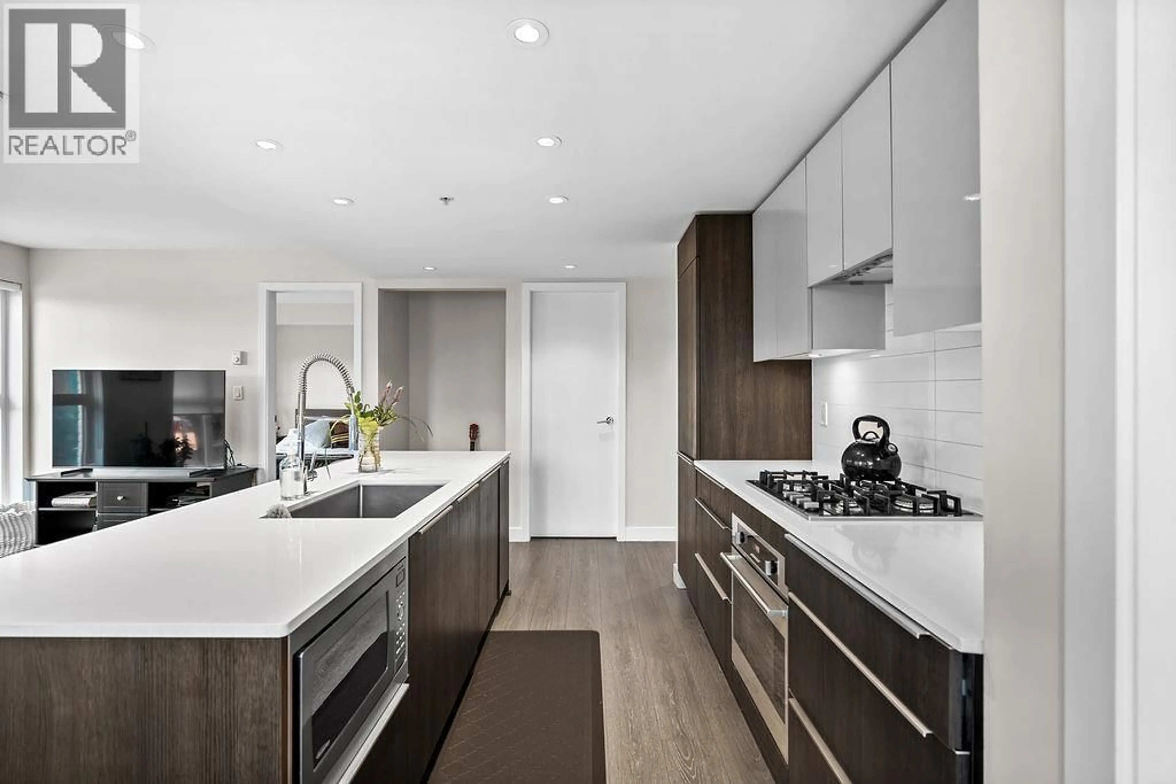 Contemporary kitchen, unknown for 324 - 1588 HASTINGS STREET, Vancouver British Columbia V5L0B8