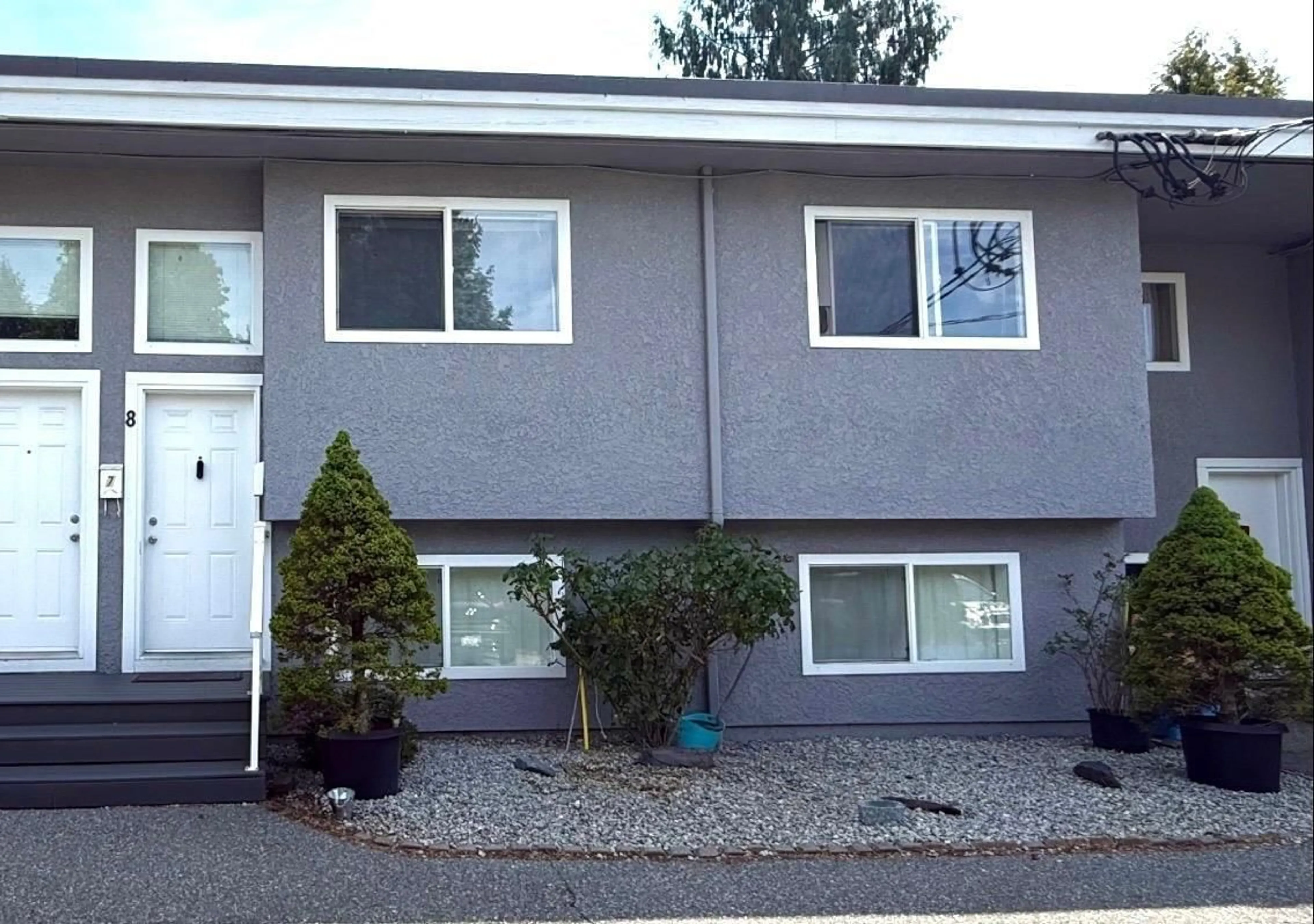 Home with vinyl exterior material, street for 8 - 33900 MAYFAIR AVENUE, Abbotsford British Columbia V2S1R2