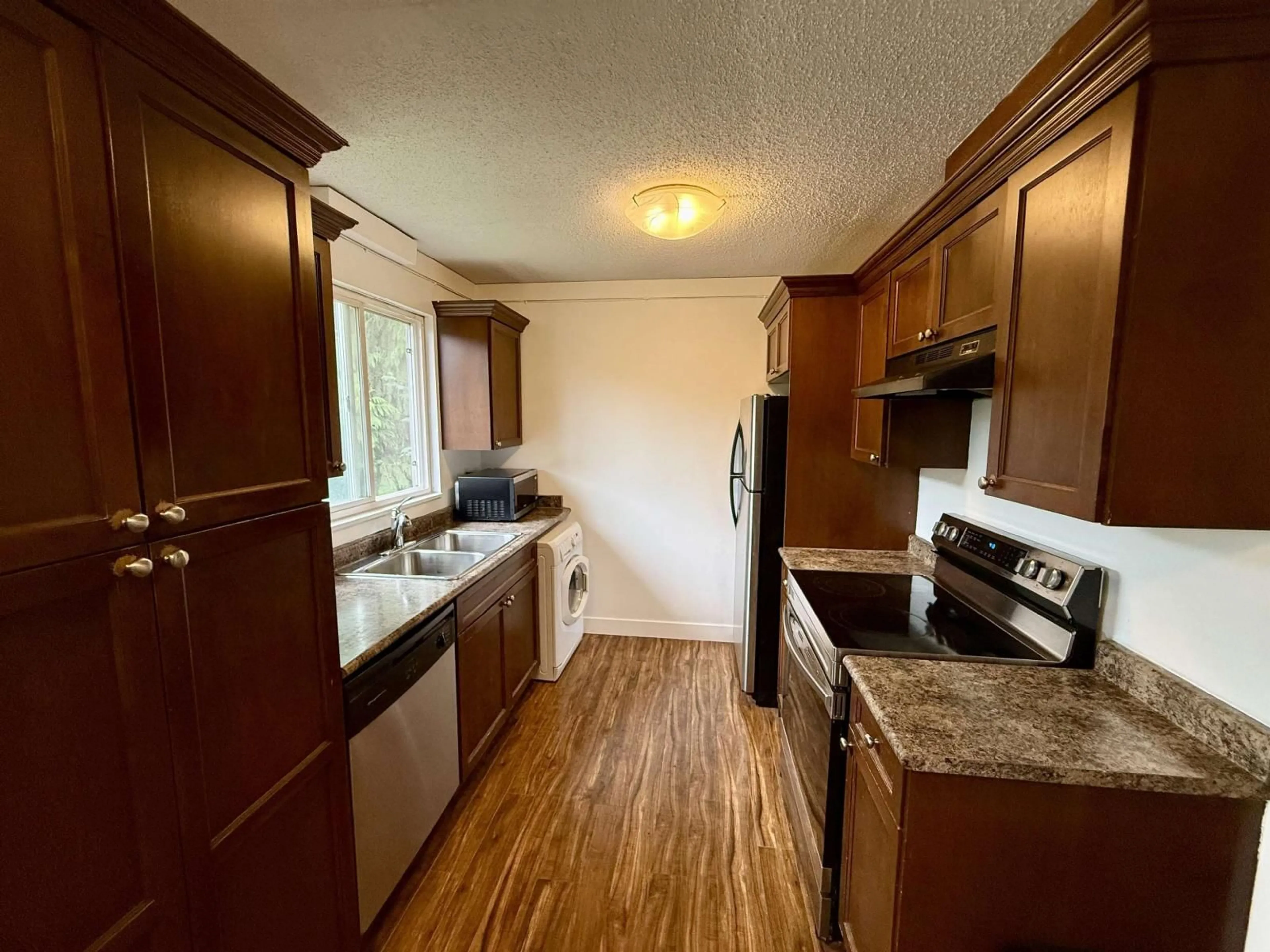 Standard kitchen, unknown for 8 - 33900 MAYFAIR AVENUE, Abbotsford British Columbia V2S1R2