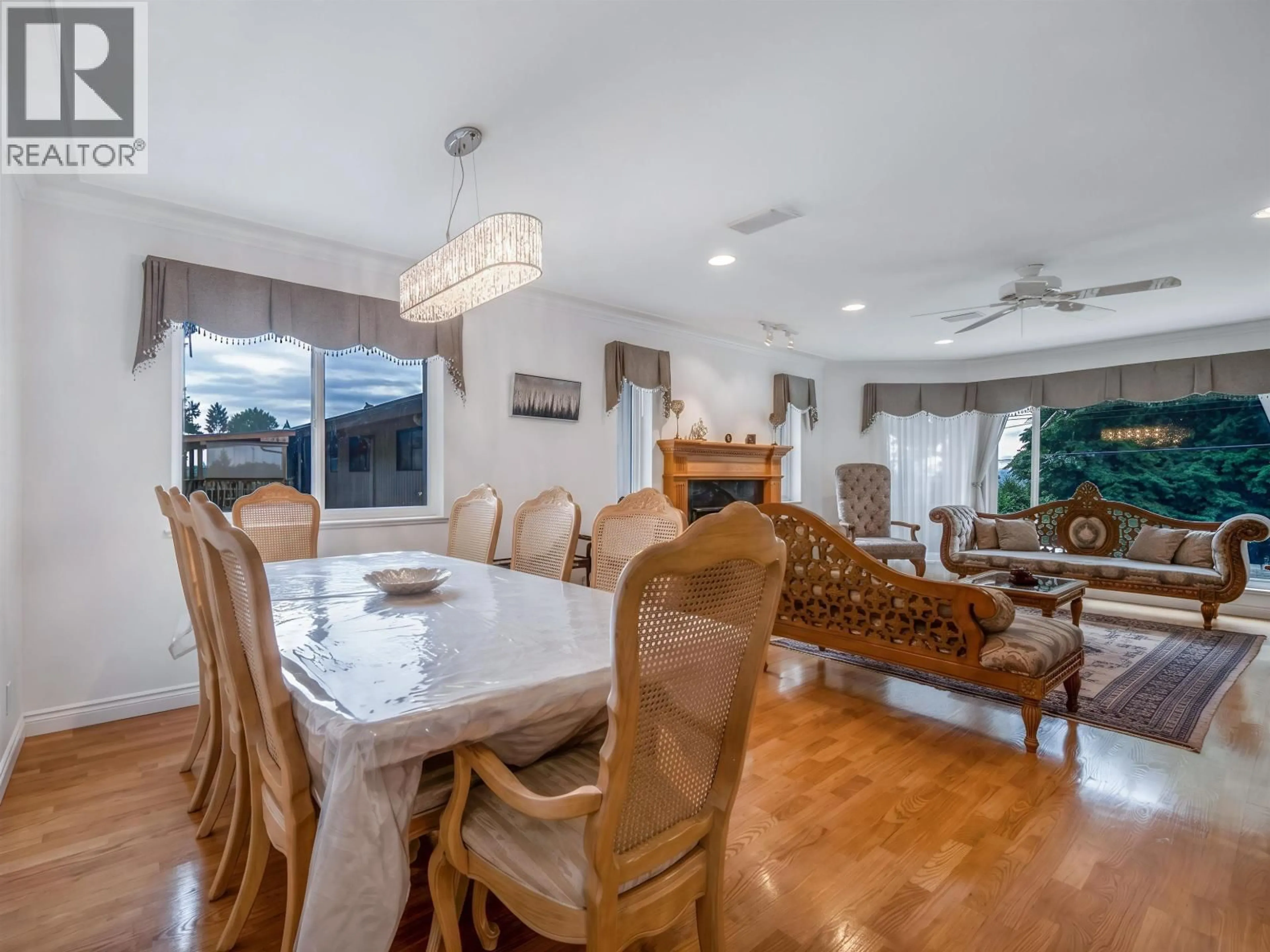 Dining room, wood/laminate floor for 1224 14TH STREET, North Vancouver British Columbia V7J1K2