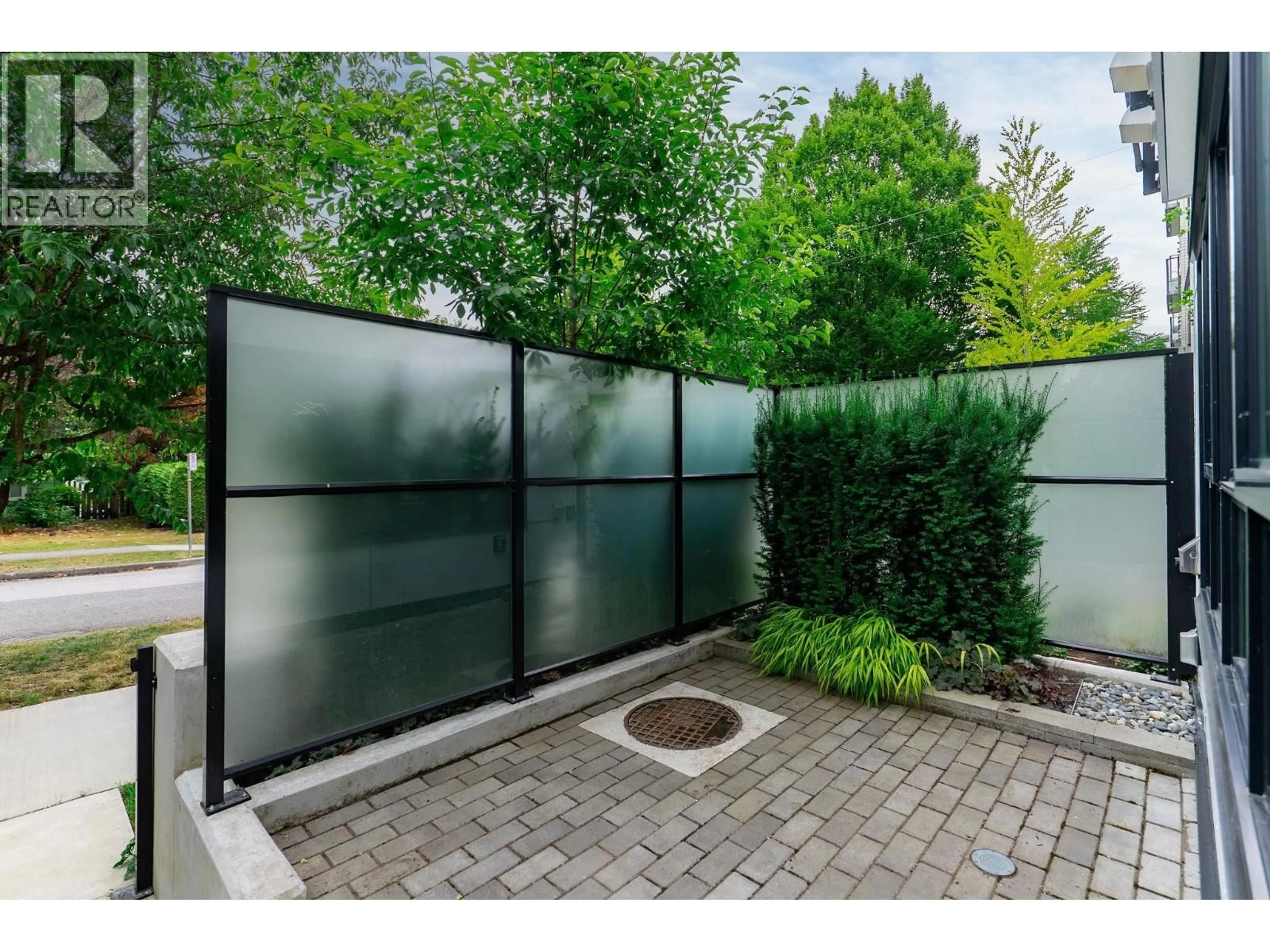Patio, street for 11 - 520 28TH AVENUE, Vancouver British Columbia V5Z2H1