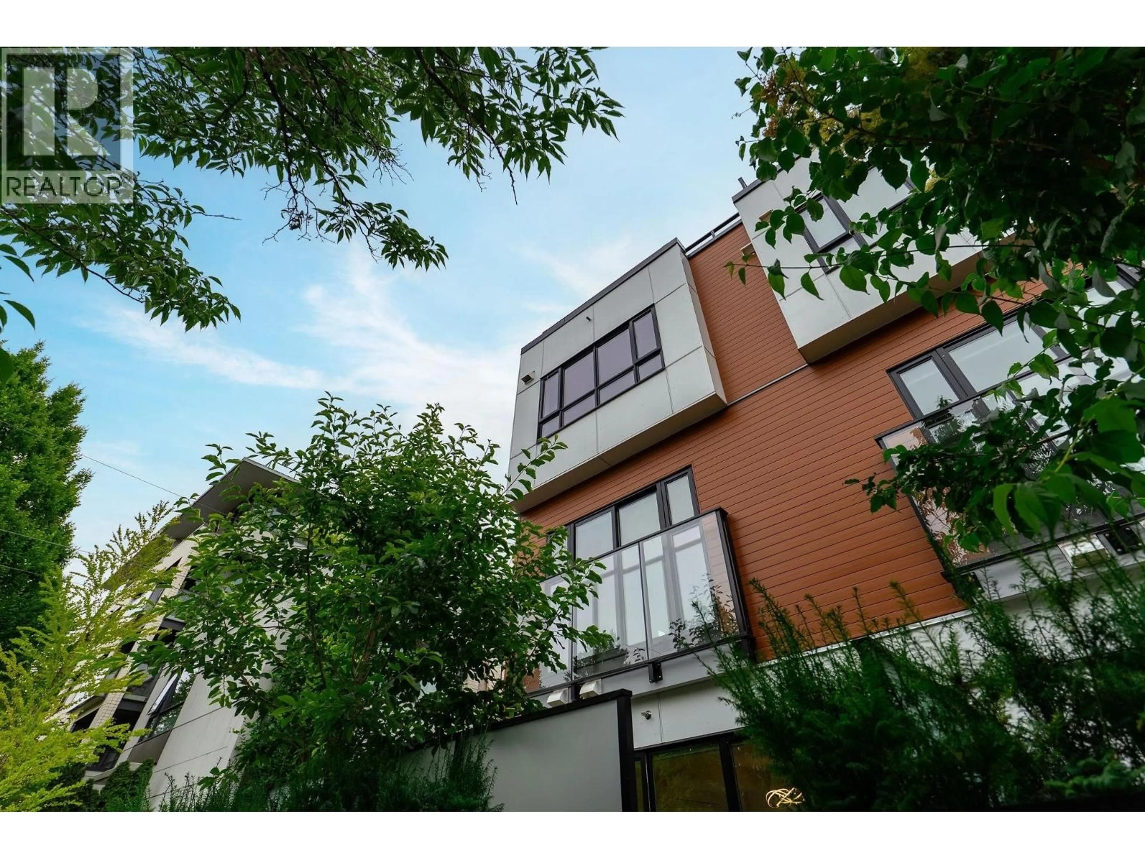 Unknown for 18 - 520 28TH AVENUE, Vancouver British Columbia V5Z2H1