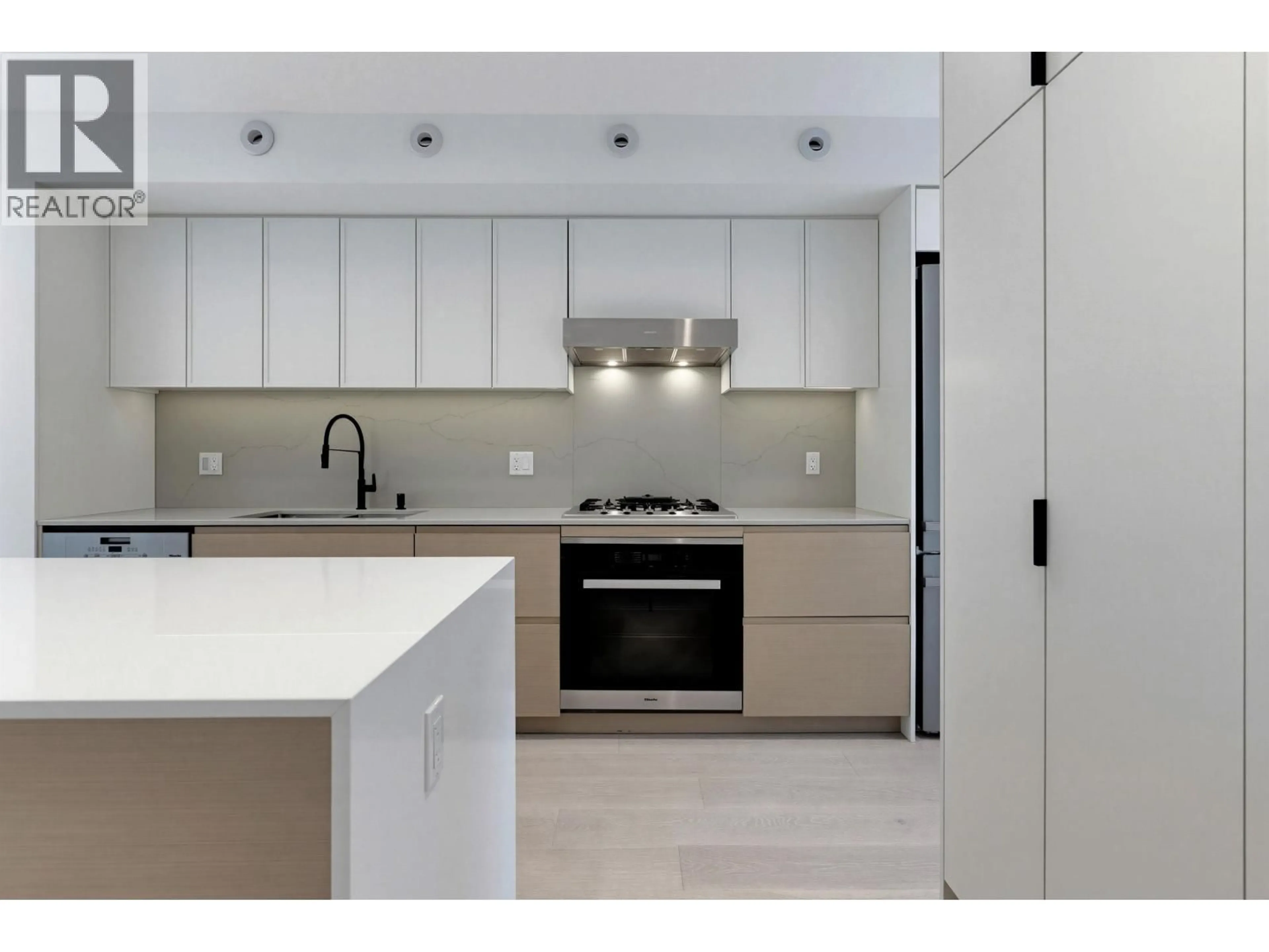 Contemporary kitchen, ceramic/tile floor for 18 - 520 28TH AVENUE, Vancouver British Columbia V5Z2H1