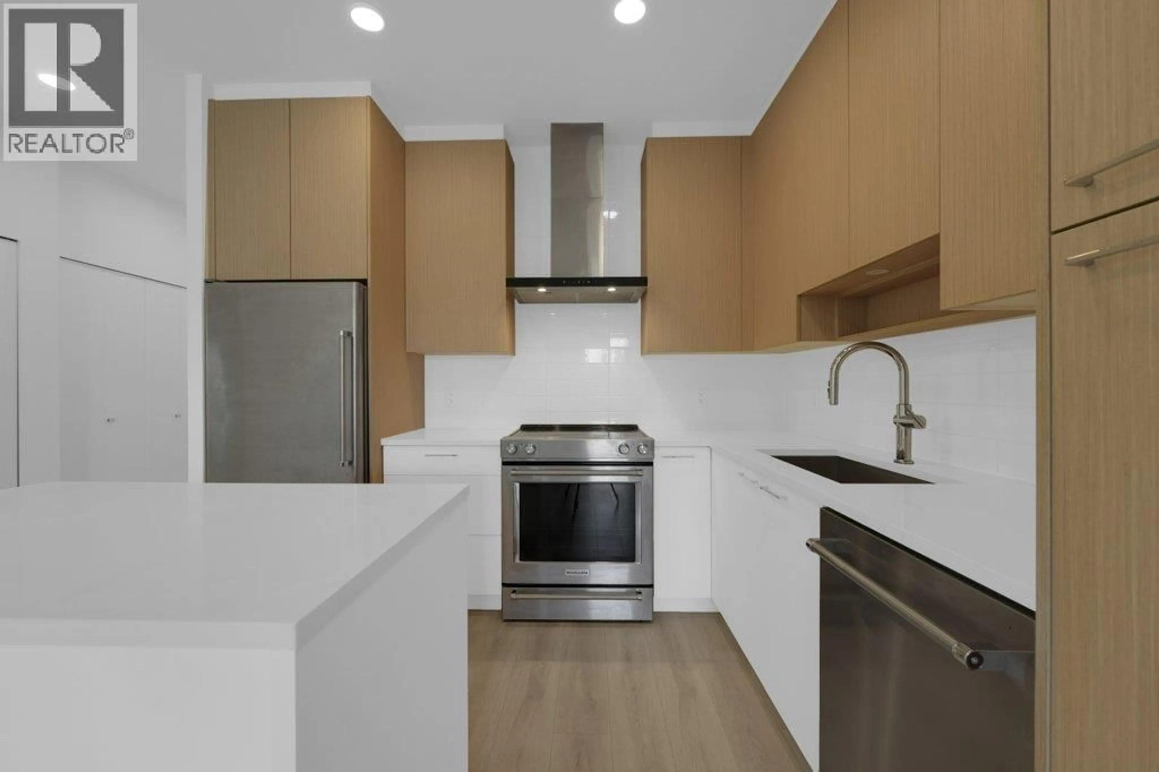Standard kitchen, unknown for 421 - 7588 16TH STREET, Burnaby British Columbia V3N0H8