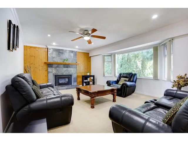 15135 86B AVENUE, Surrey 3