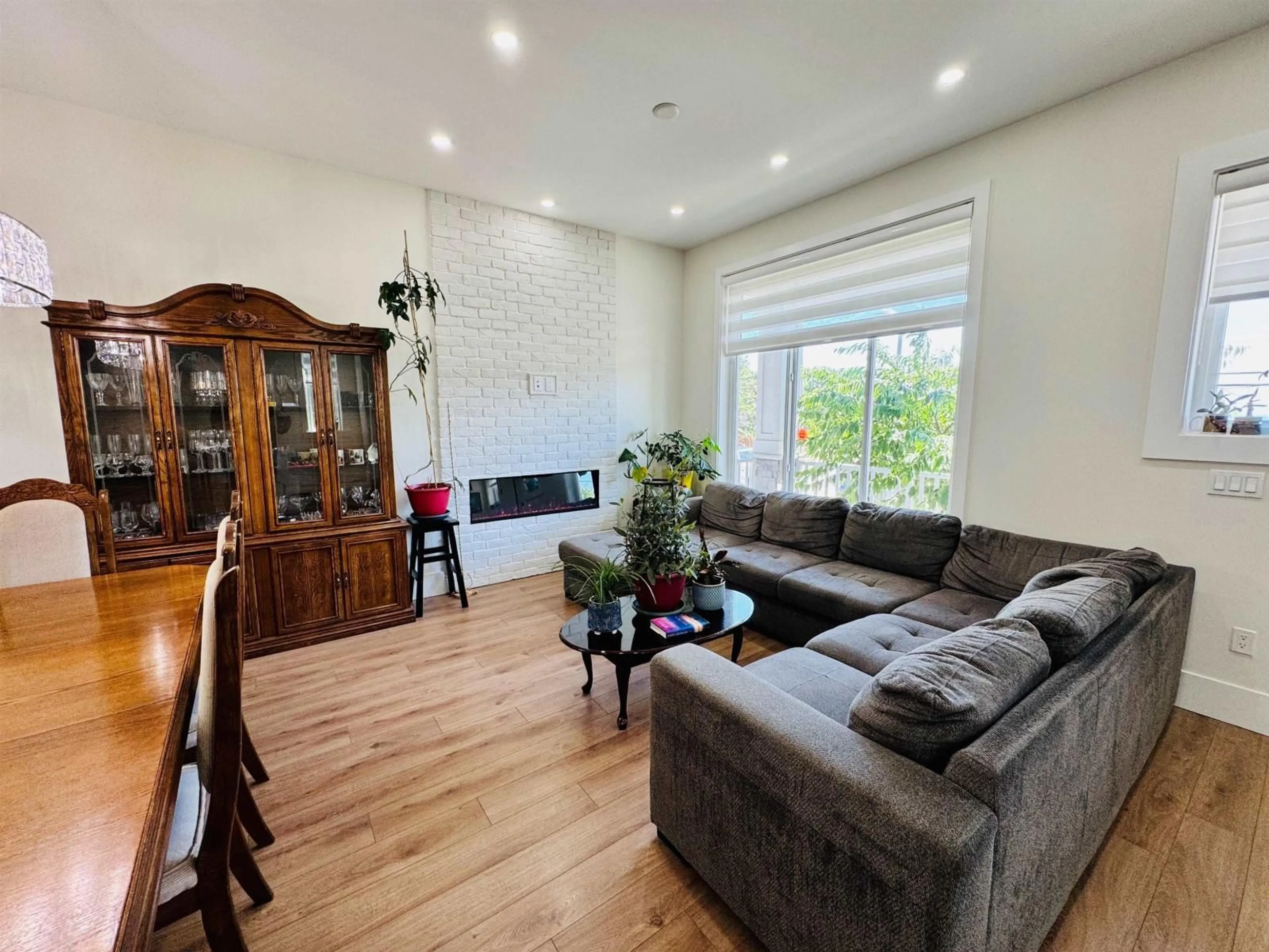 Living room with furniture, wood/laminate floor for 16781 20 AVENUE, Surrey British Columbia V3Z9M9