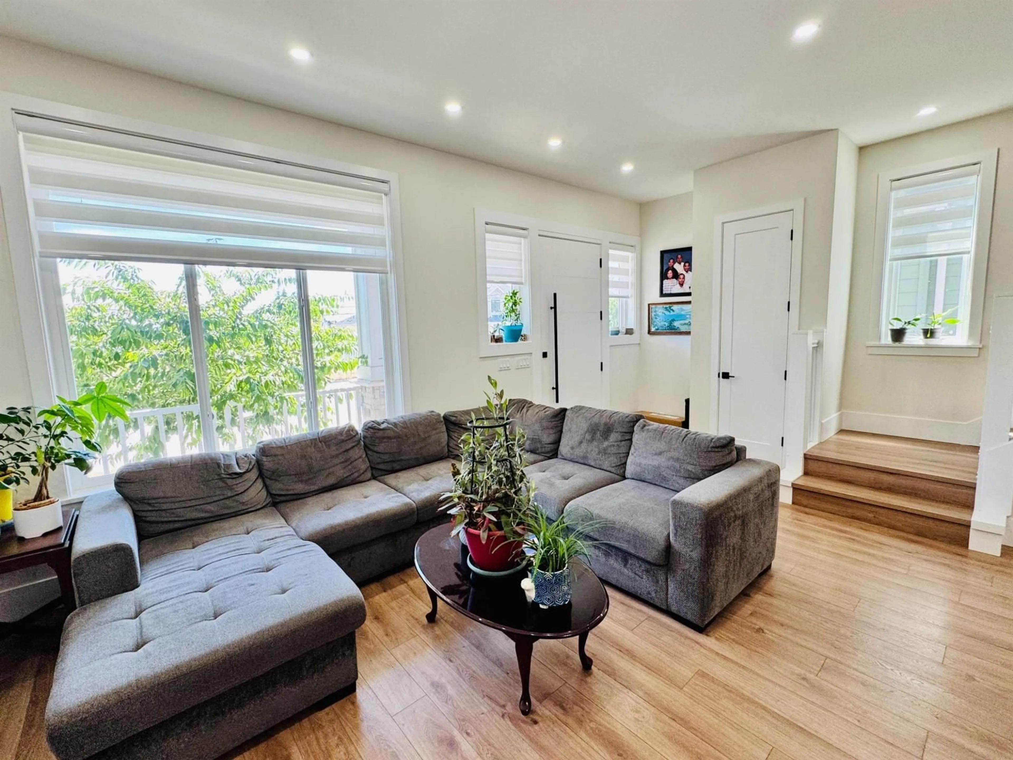 Living room with furniture, unknown for 16781 20 AVENUE, Surrey British Columbia V3Z9M9