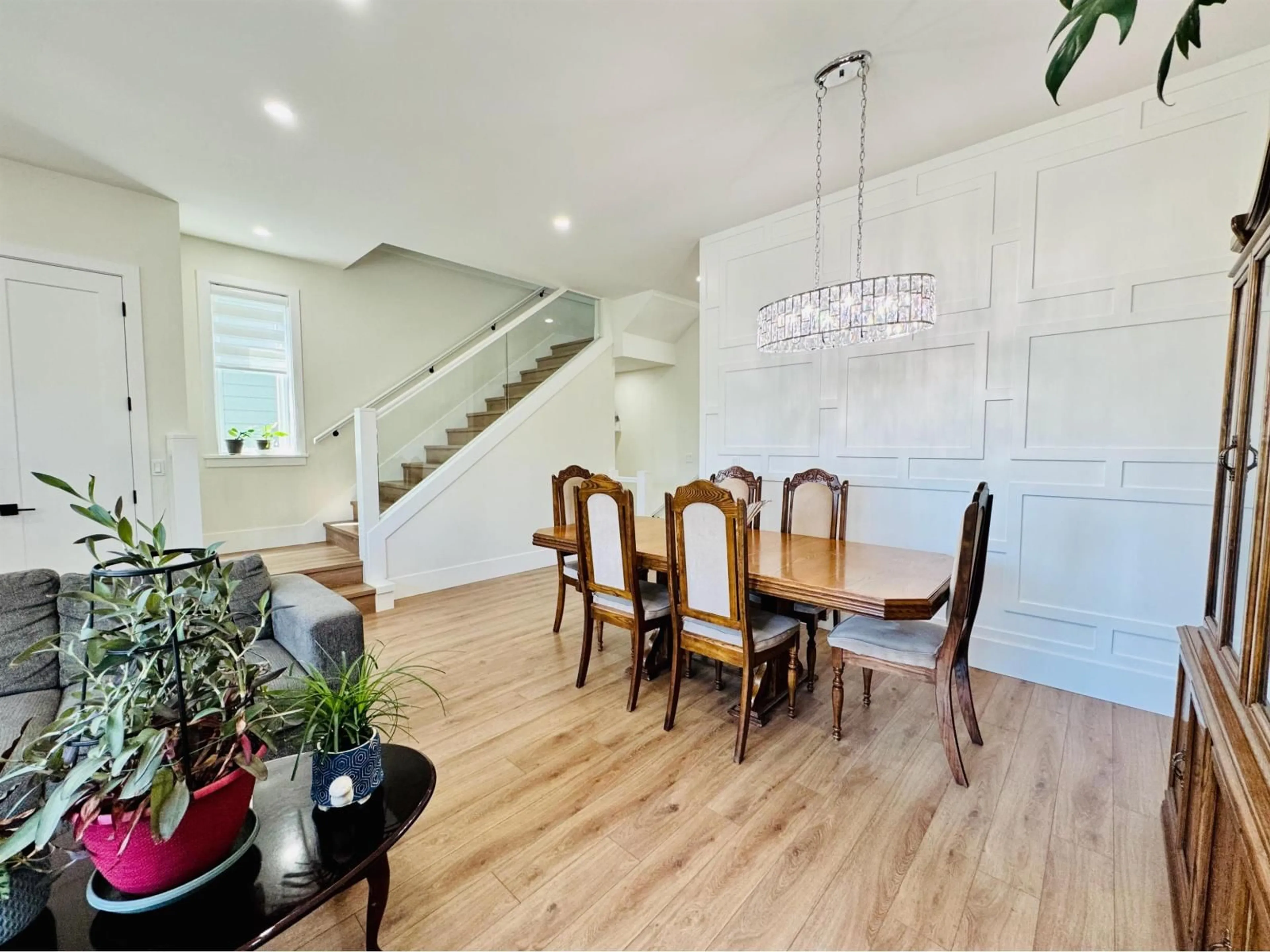 Dining room, wood/laminate floor for 16781 20 AVENUE, Surrey British Columbia V3Z9M9
