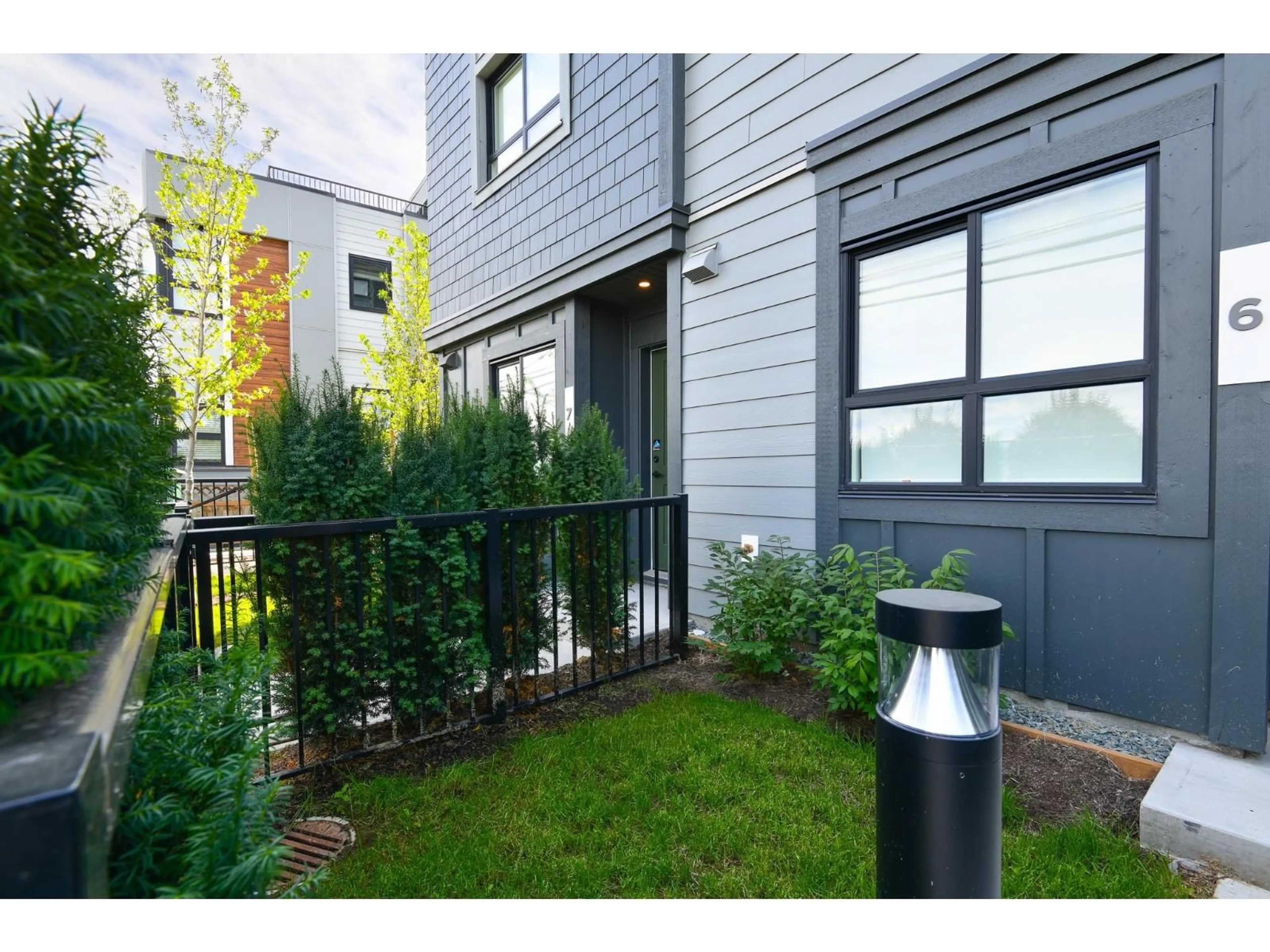 Patio, street for 6 - 33520 KINGSTON AVENUE, Abbotsford British Columbia V2S0R6