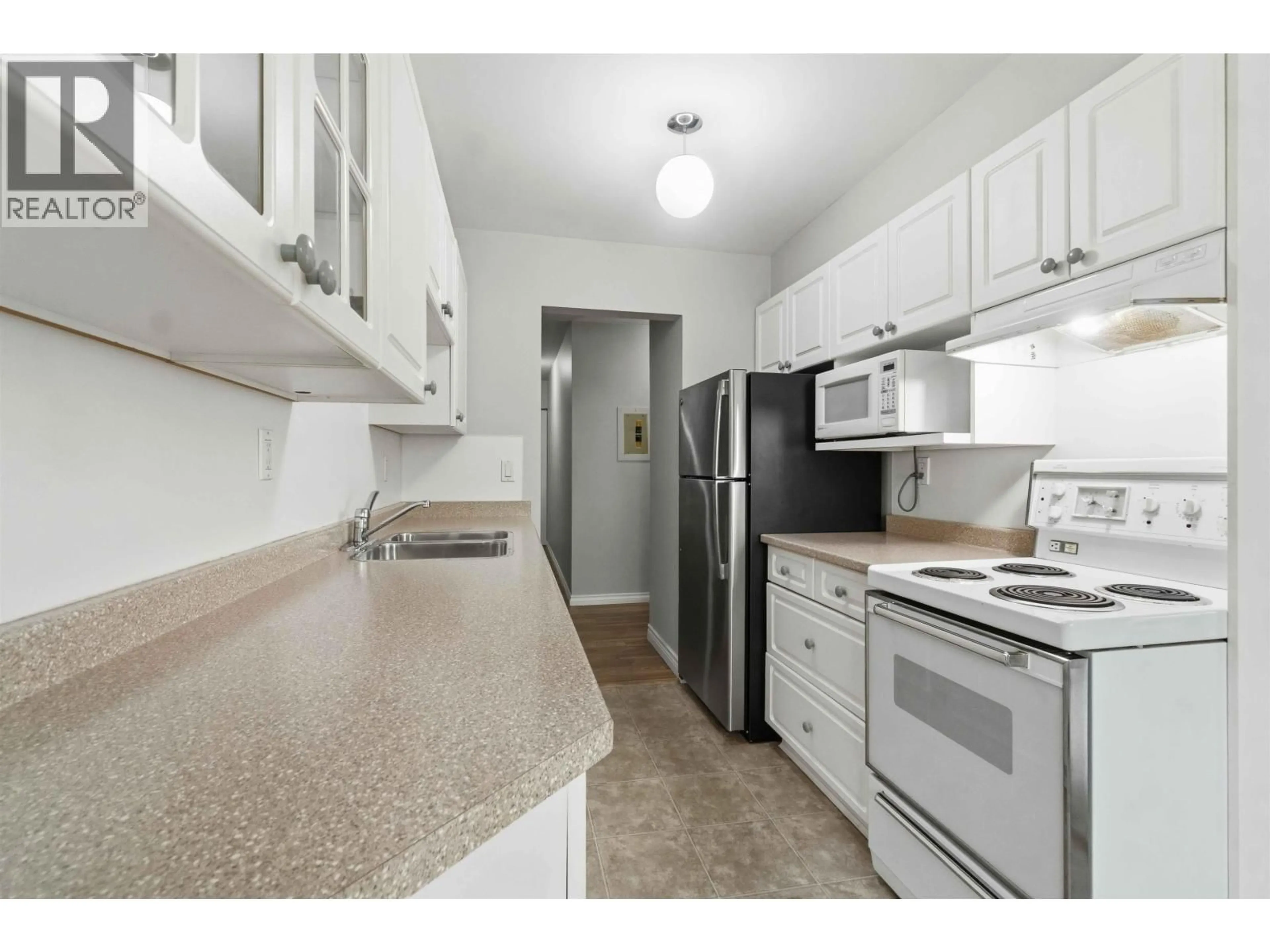 Standard kitchen, unknown for 310 - 590 WHITING WAY, Coquitlam British Columbia V3J3R9