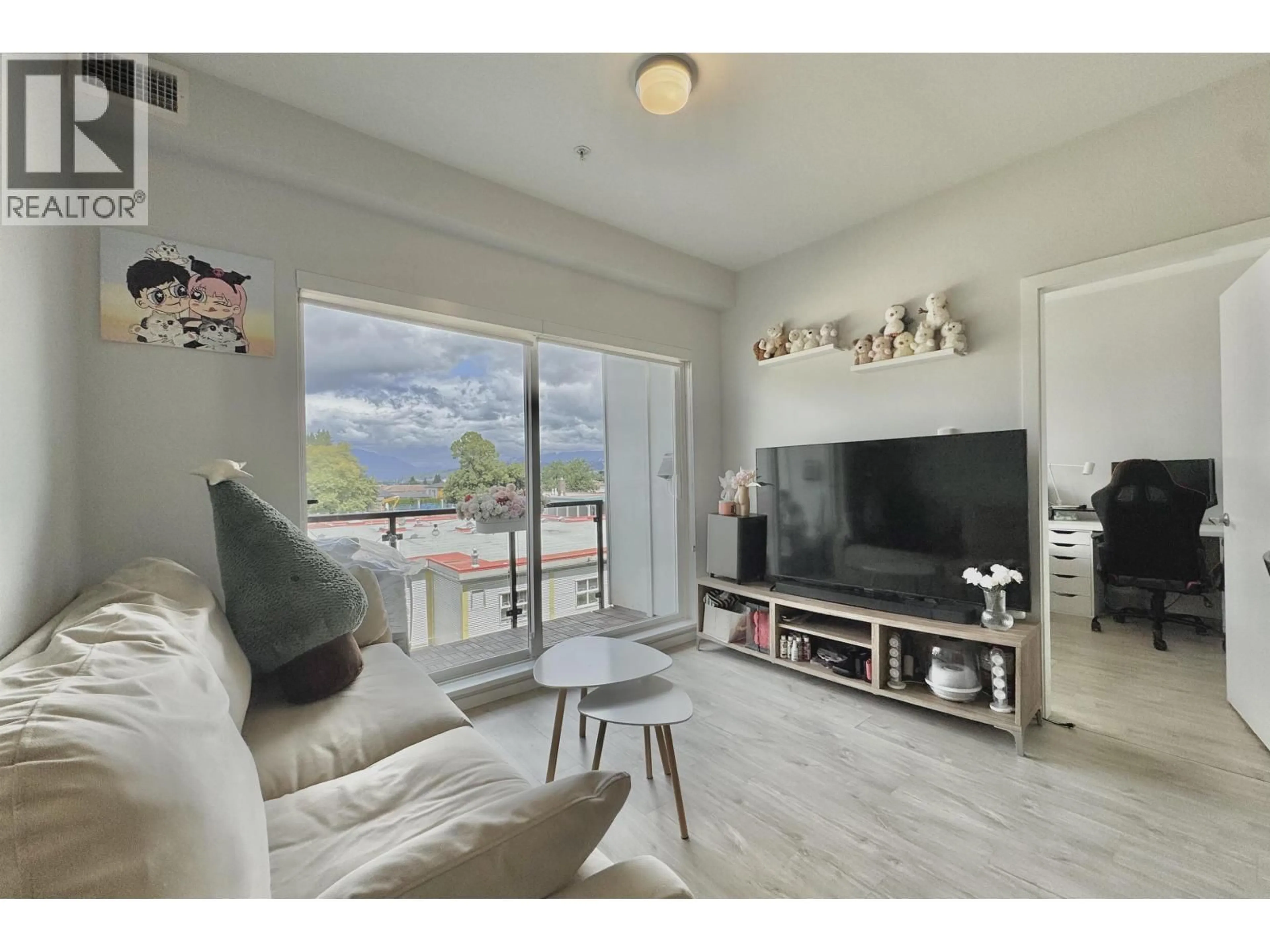 Living room with furniture, unknown for 227 - 6283 KINGSWAY, Burnaby British Columbia V5J0H3
