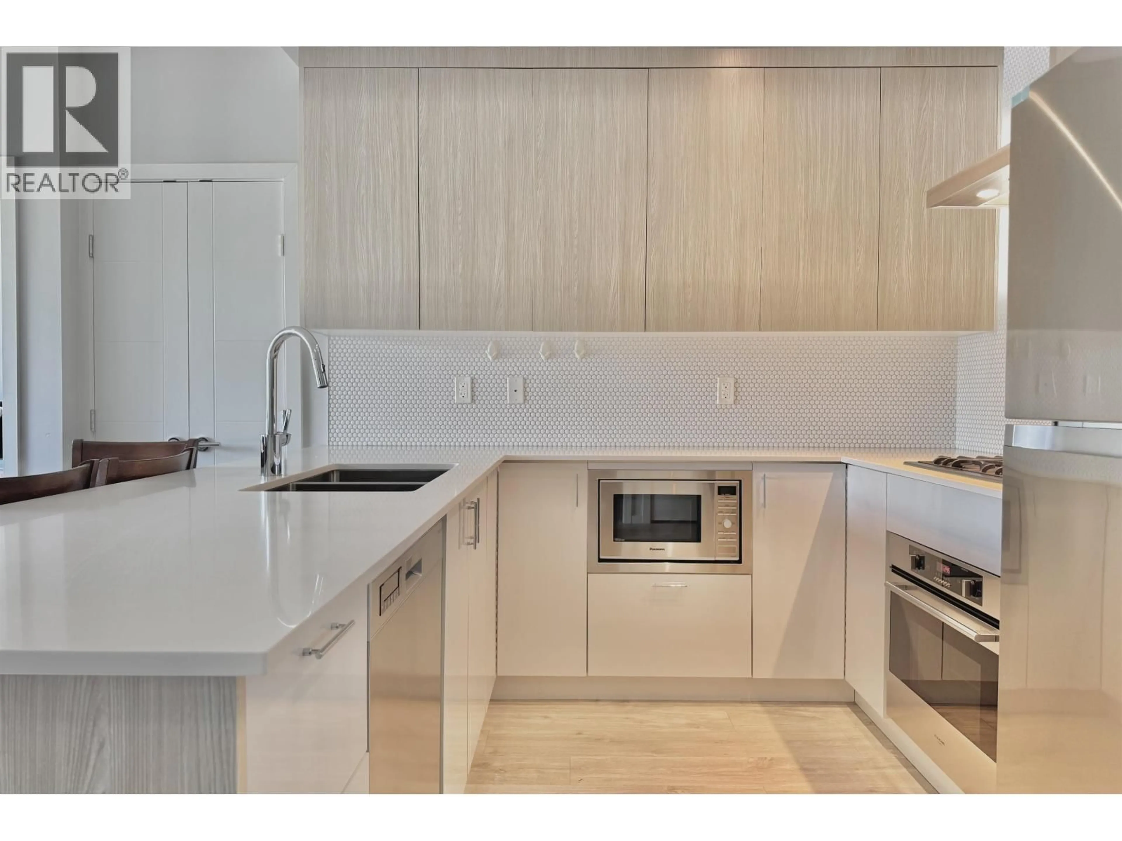 Standard kitchen, unknown for 227 - 6283 KINGSWAY, Burnaby British Columbia V5J0H3