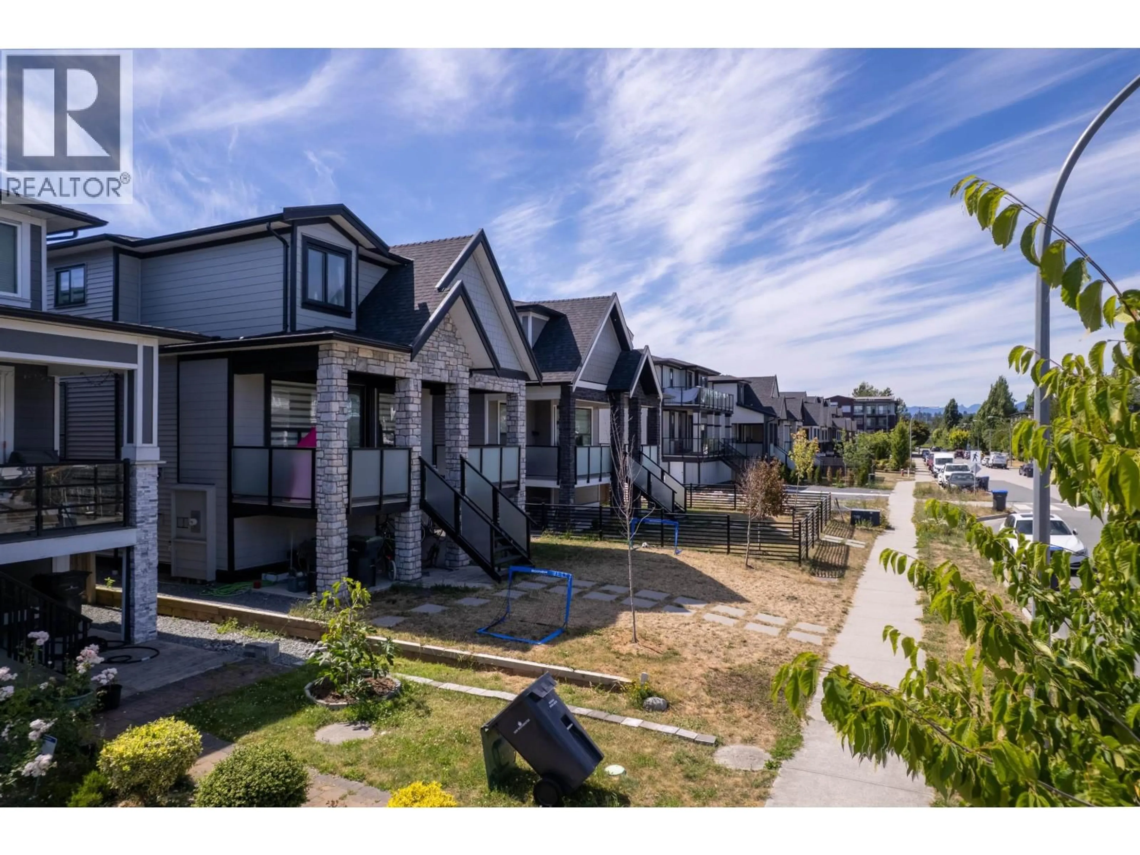 A pic from outside/outdoor area/front of a property/back of a property/a pic from drone, unknown for 222 HAMPTON STREET, New Westminster British Columbia V3M5M4