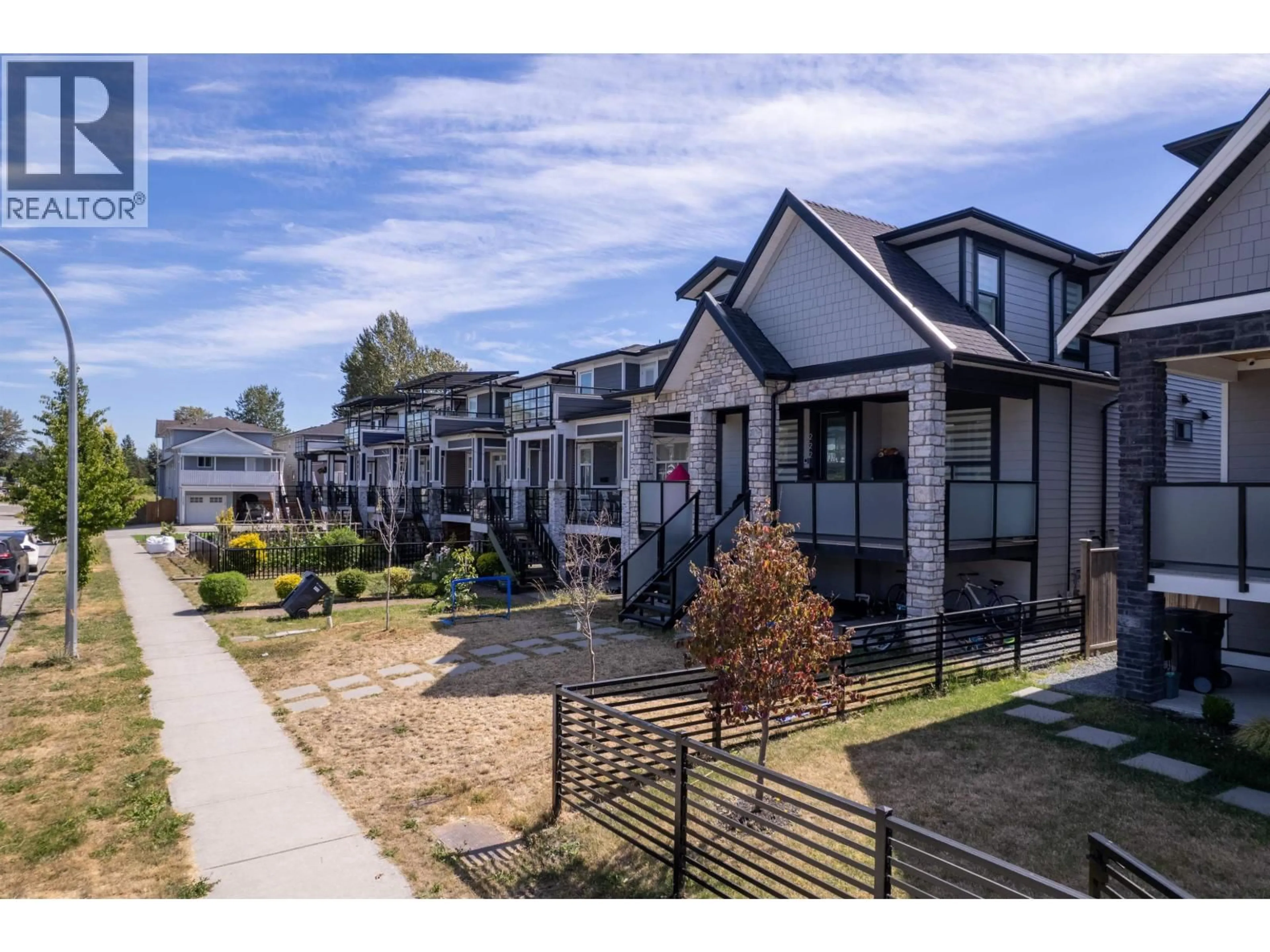 A pic from outside/outdoor area/front of a property/back of a property/a pic from drone, street for 222 HAMPTON STREET, New Westminster British Columbia V3M5M4
