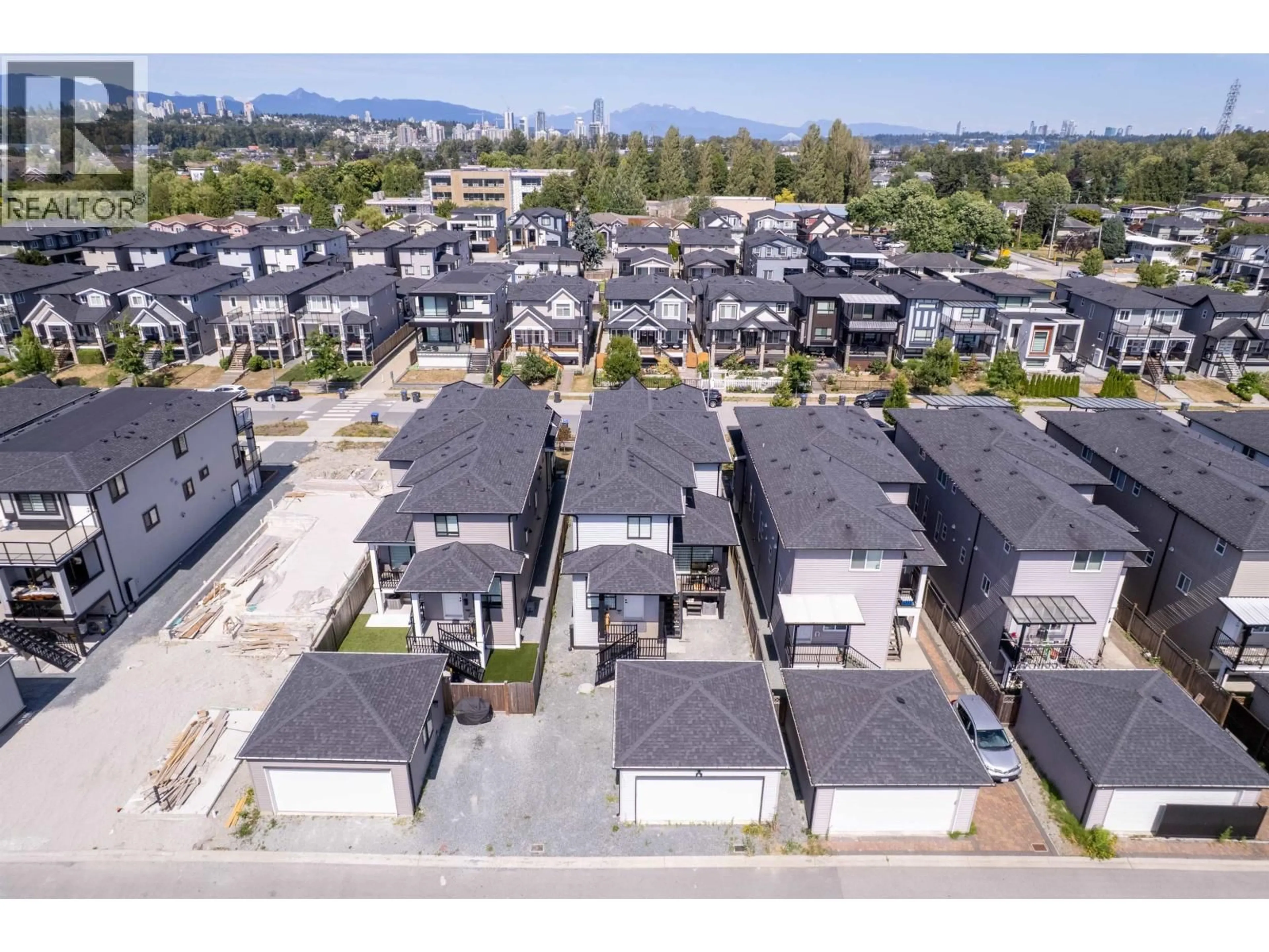 A pic from outside/outdoor area/front of a property/back of a property/a pic from drone, street for 222 HAMPTON STREET, New Westminster British Columbia V3M5M4
