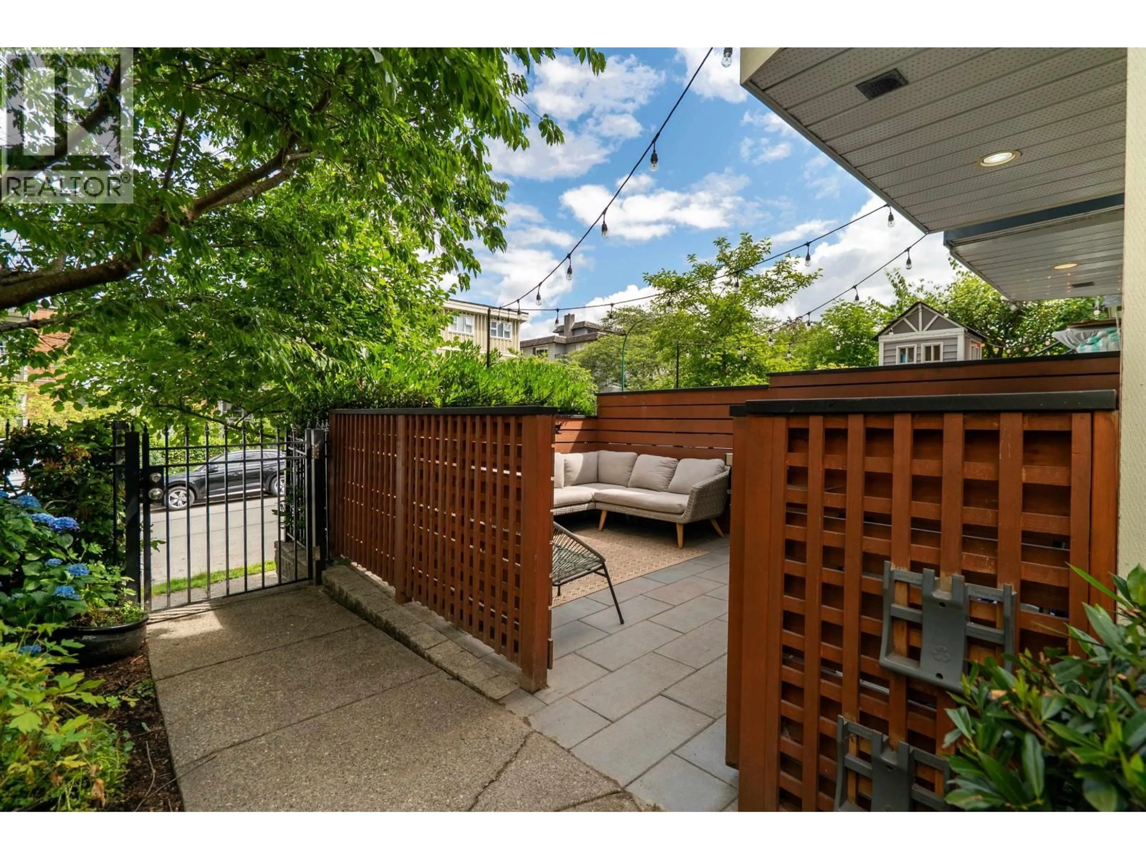 Patio, street for 2042 TRIUMPH STREET, Vancouver British Columbia V5L1K8