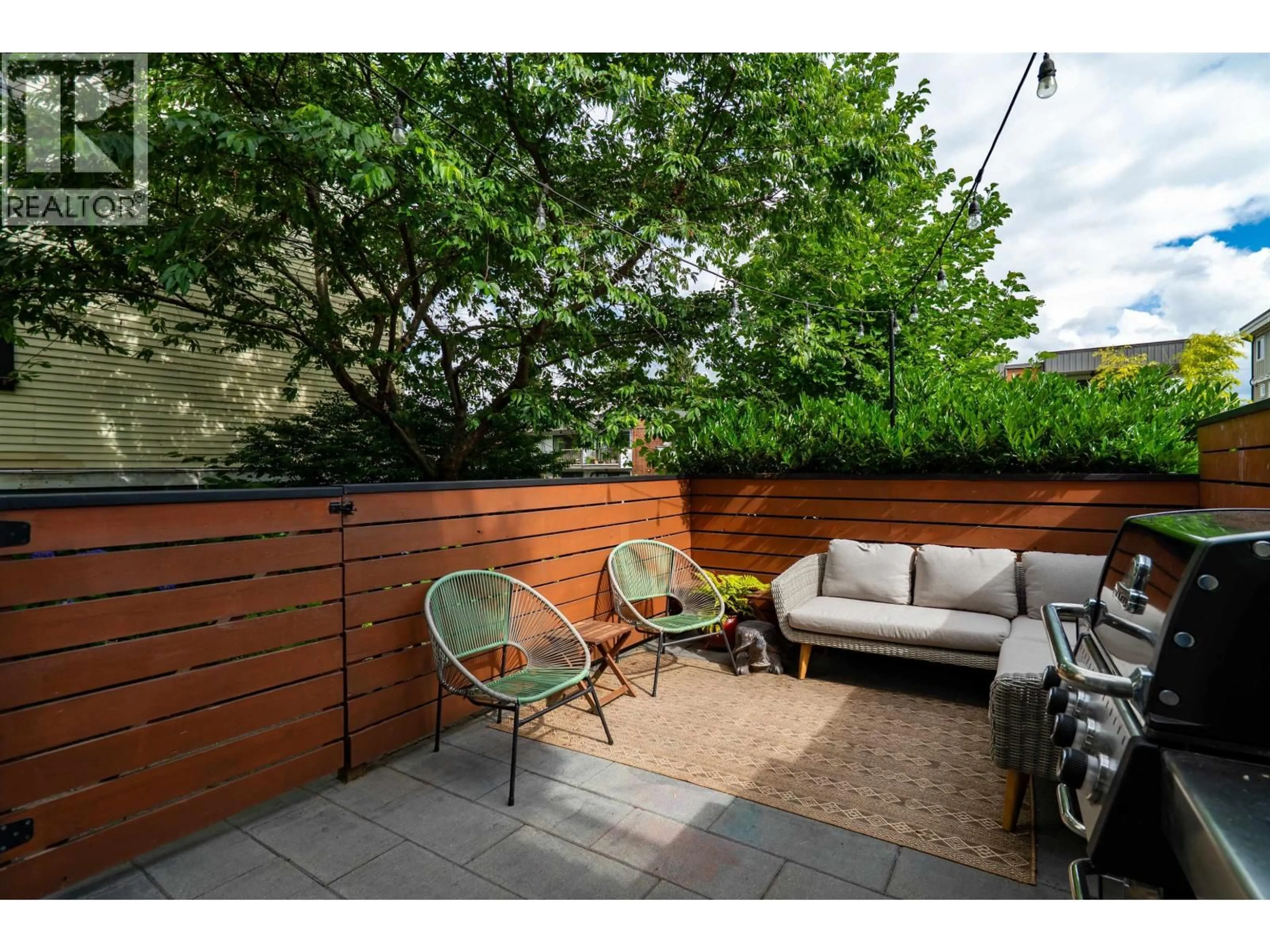 Patio, street for 2042 TRIUMPH STREET, Vancouver British Columbia V5L1K8