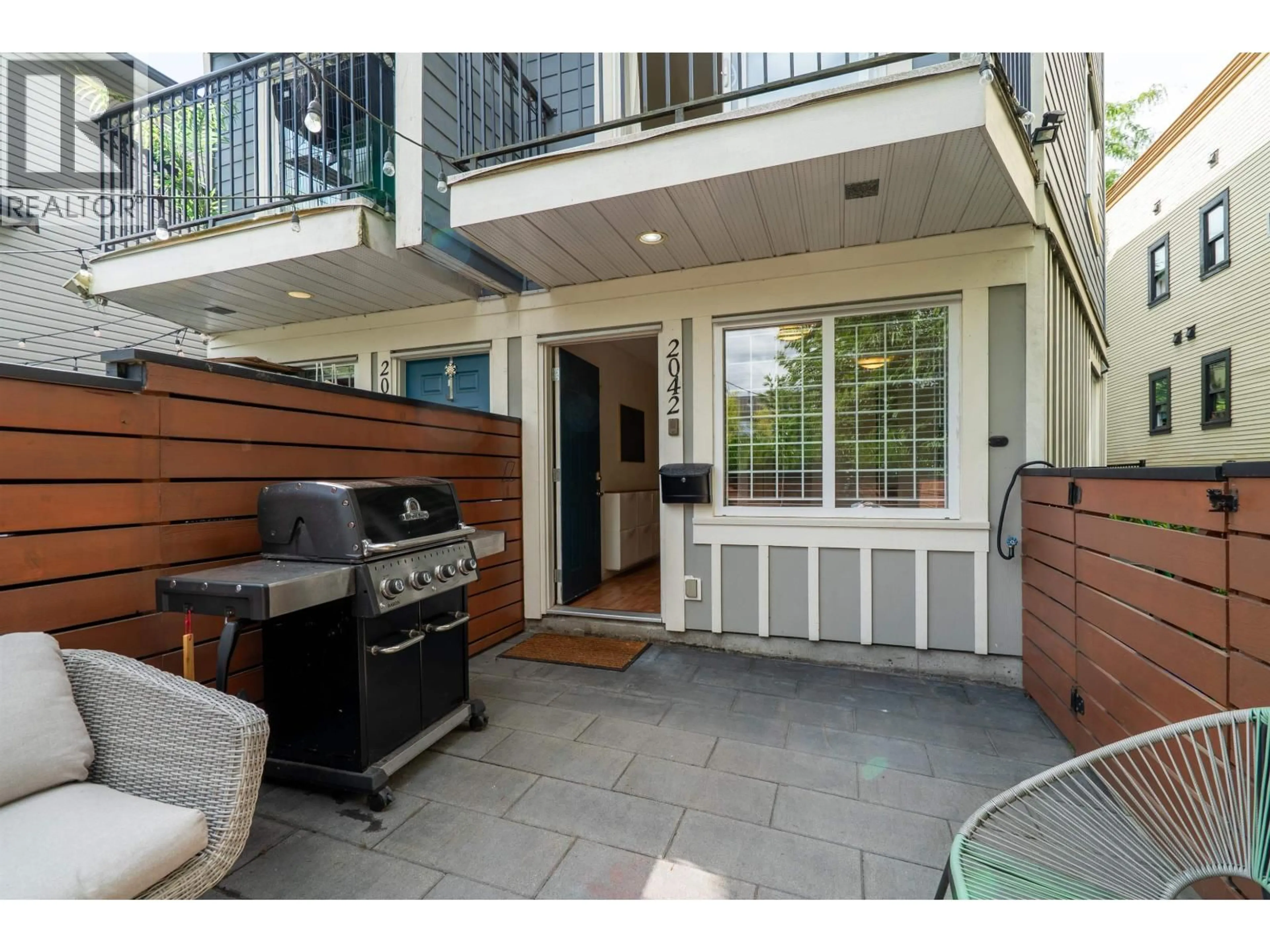 Patio, street for 2042 TRIUMPH STREET, Vancouver British Columbia V5L1K8