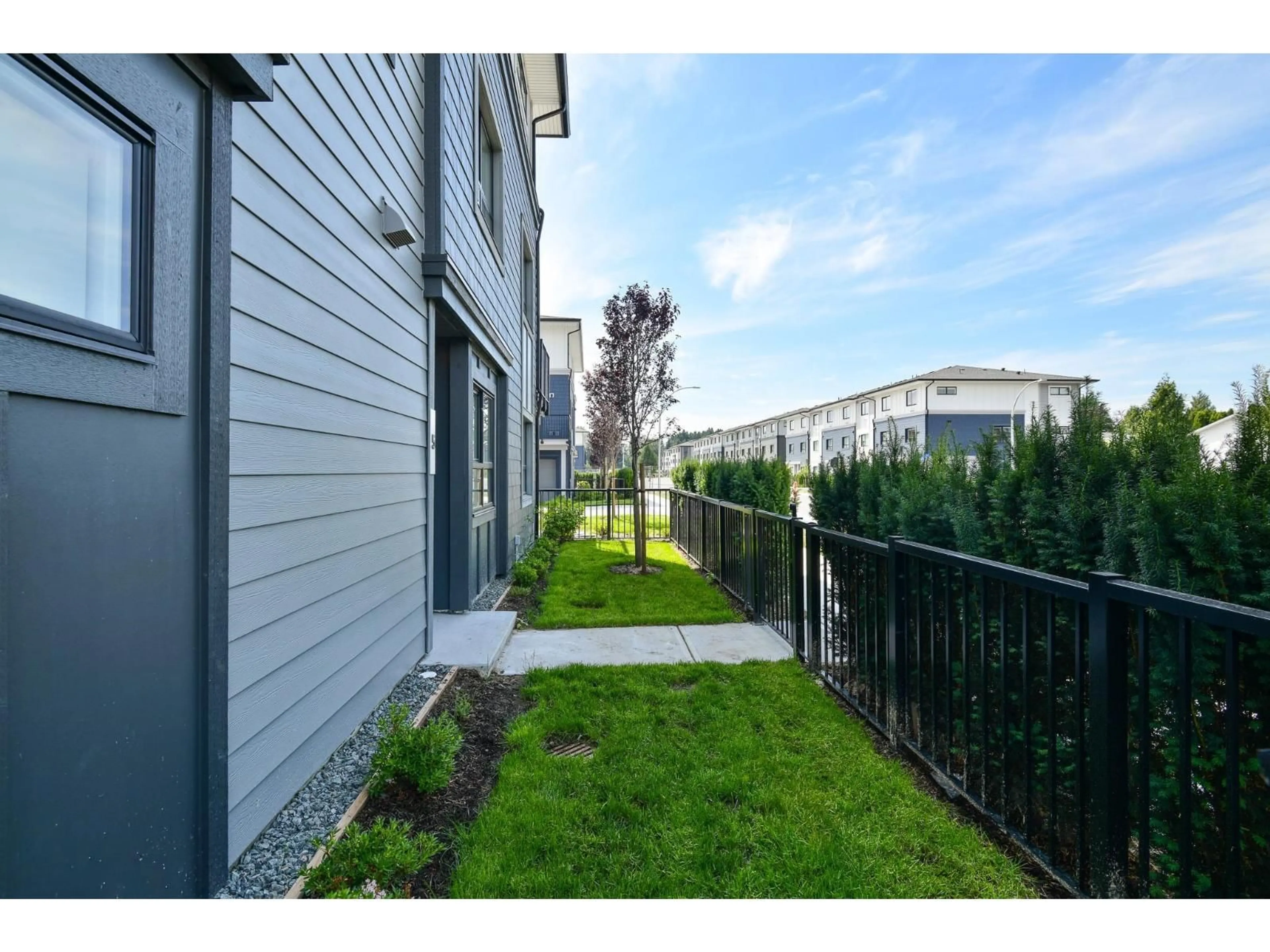 Patio, street for 5 - 33520 KINGSTON AVENUE, Abbotsford British Columbia V2S0R6