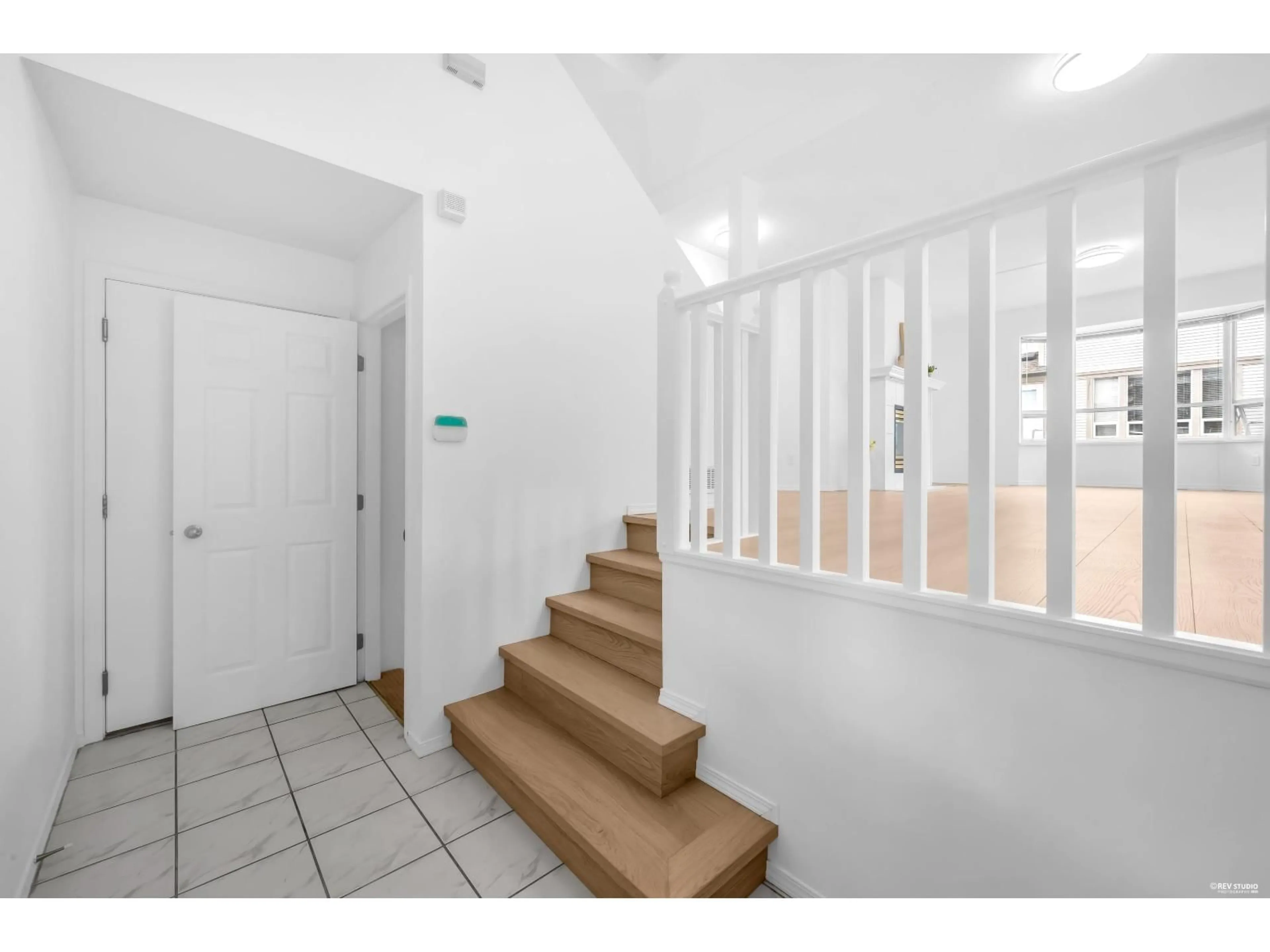 Indoor foyer for 36 - 16318 82 AVENUE, Surrey British Columbia V4N0N9