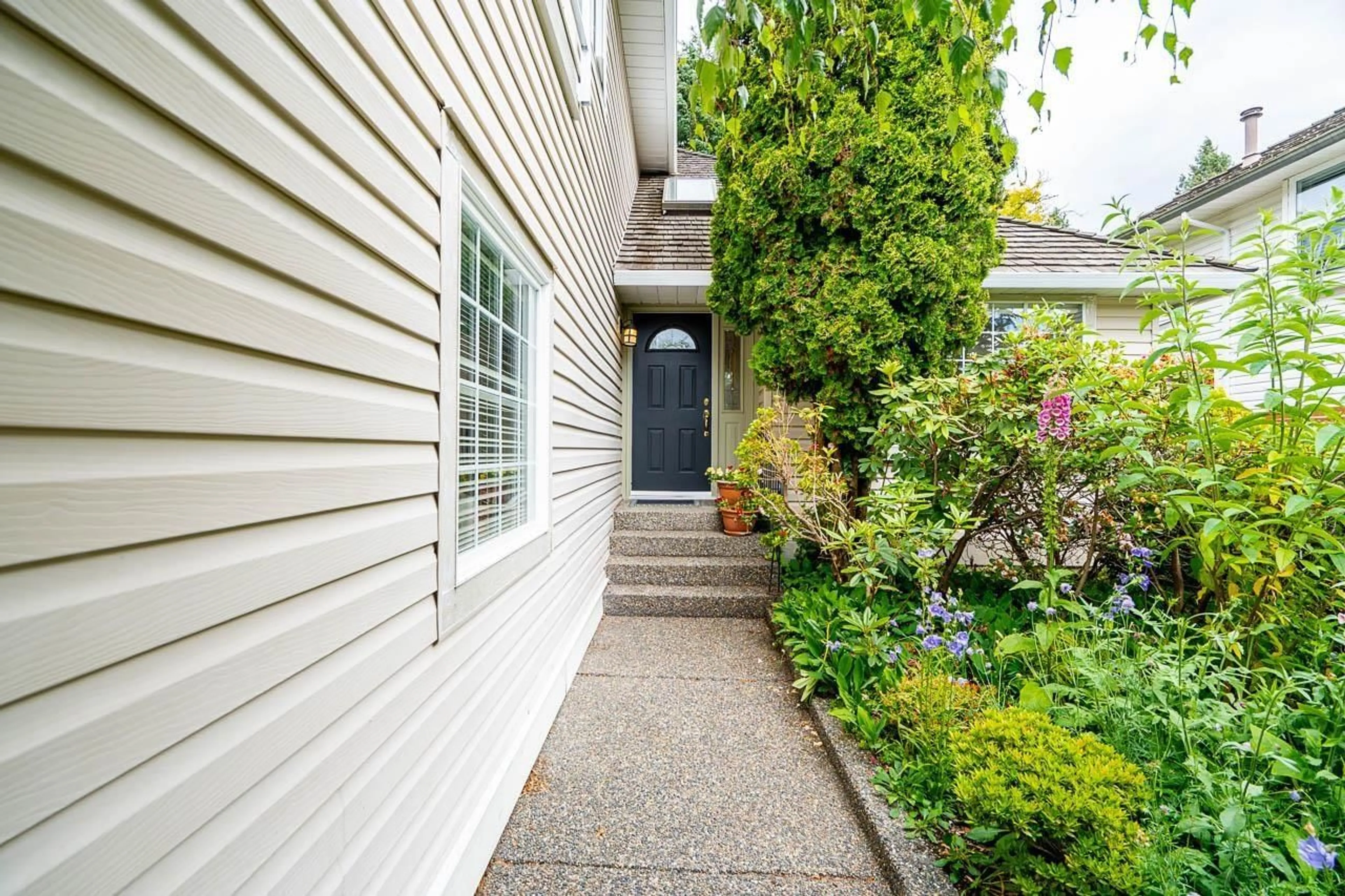 Unknown for 954 160B STREET, Surrey British Columbia V4A9A7