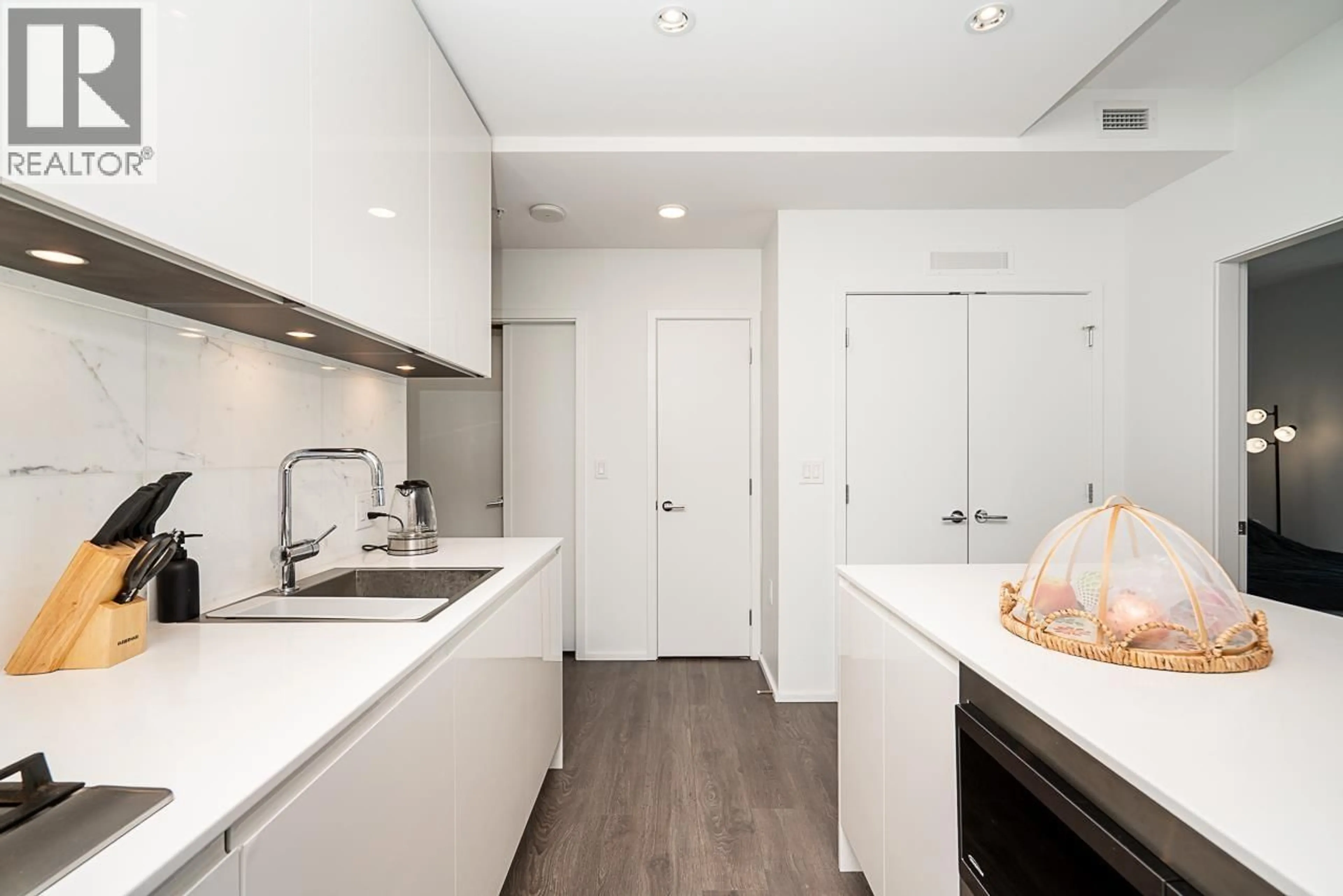 Standard kitchen, unknown for 2407 - 4650 BRENTWOOD BOULEVARD, Burnaby British Columbia V5C0M3