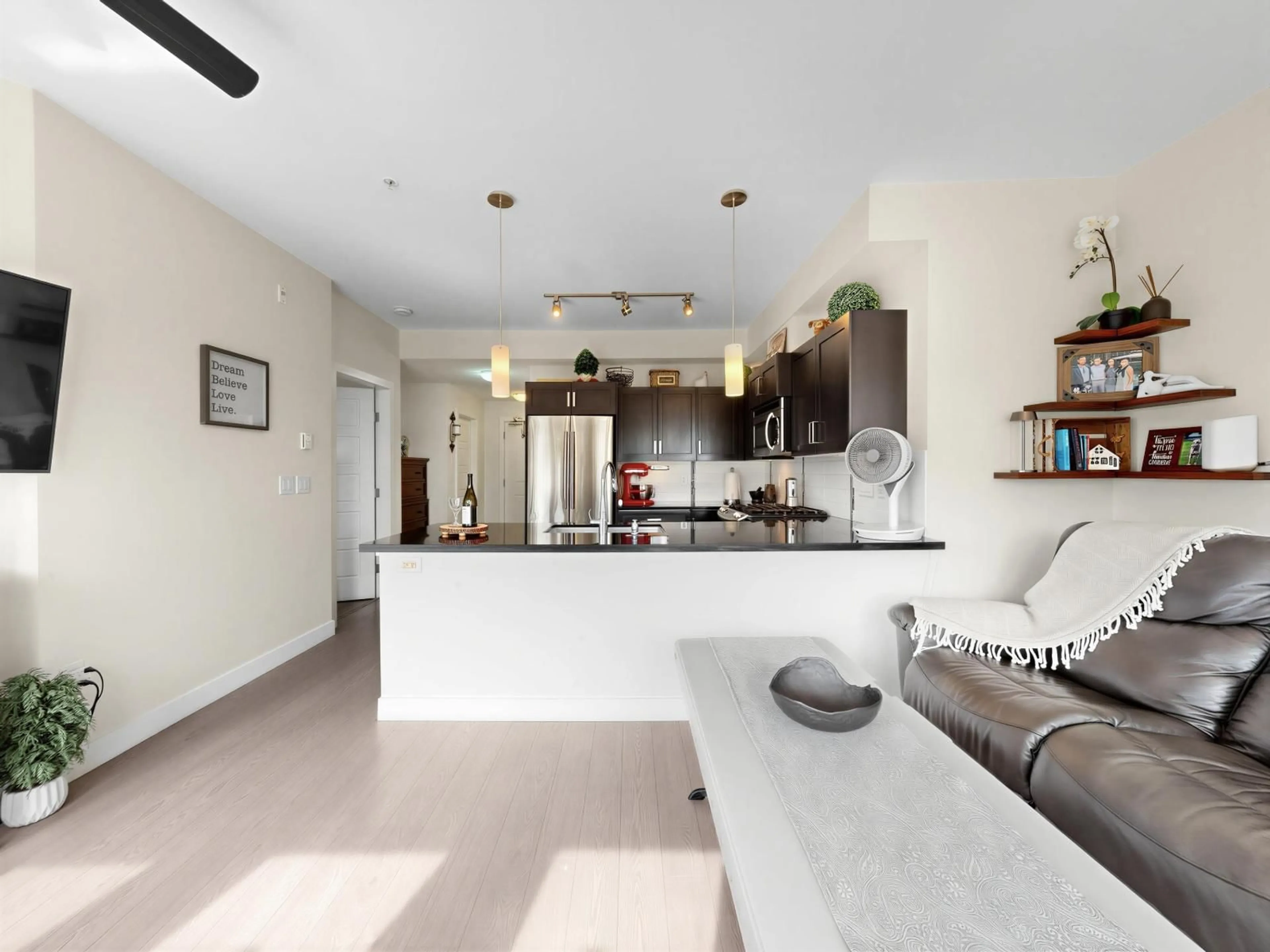 Open concept kitchen, unknown for 301 - 20058 FRASER HIGHWAY, Langley British Columbia V3A0E5