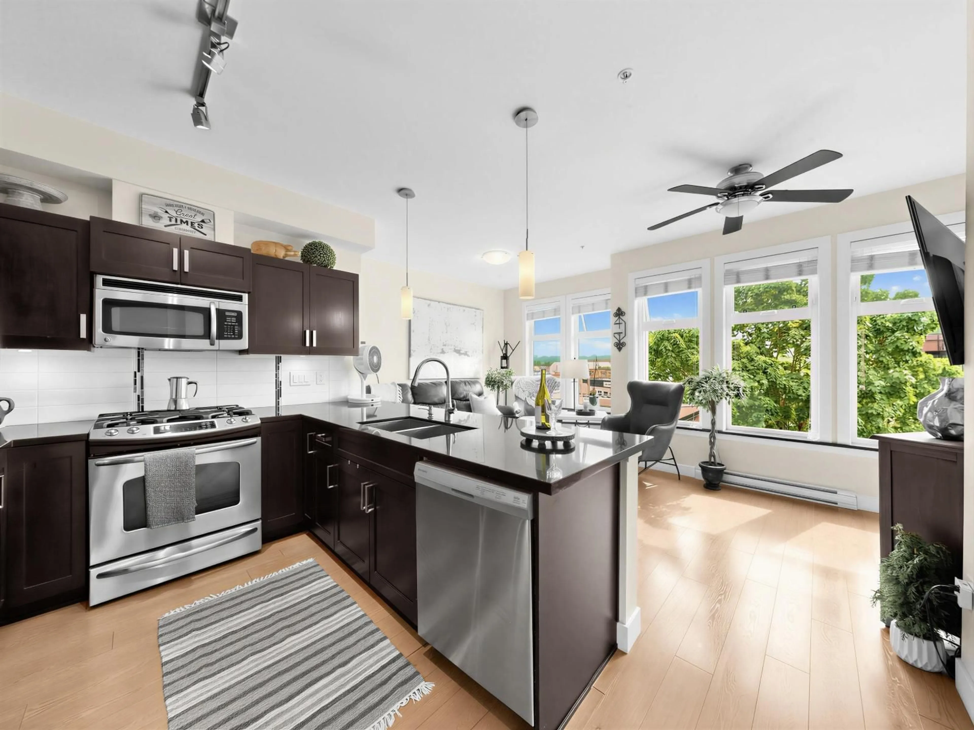 Open concept kitchen, unknown for 301 - 20058 FRASER HIGHWAY, Langley British Columbia V3A0E5
