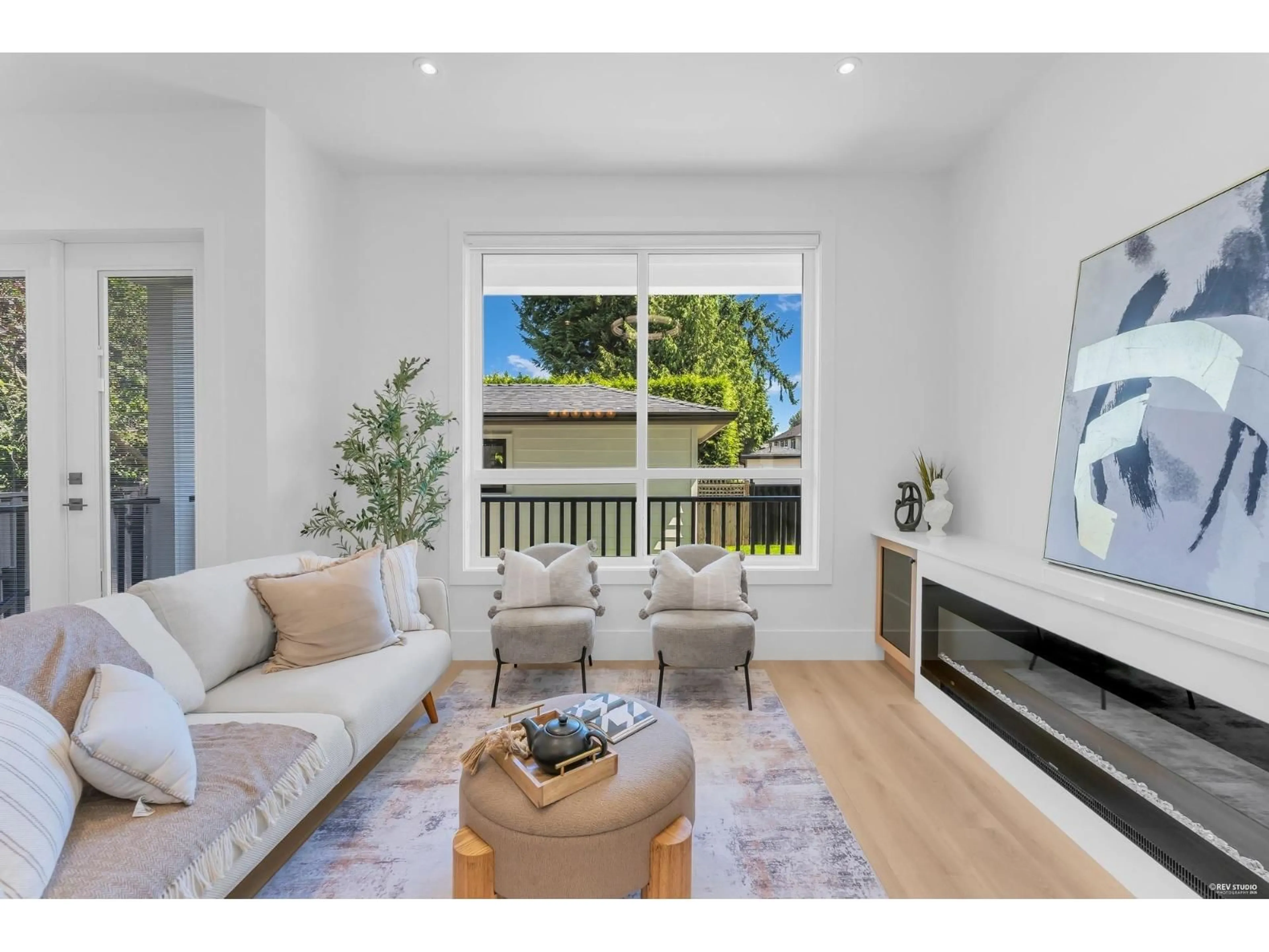 Living room with furniture, wood/laminate floor for 8219 111B STREET, Delta British Columbia V4C4T2