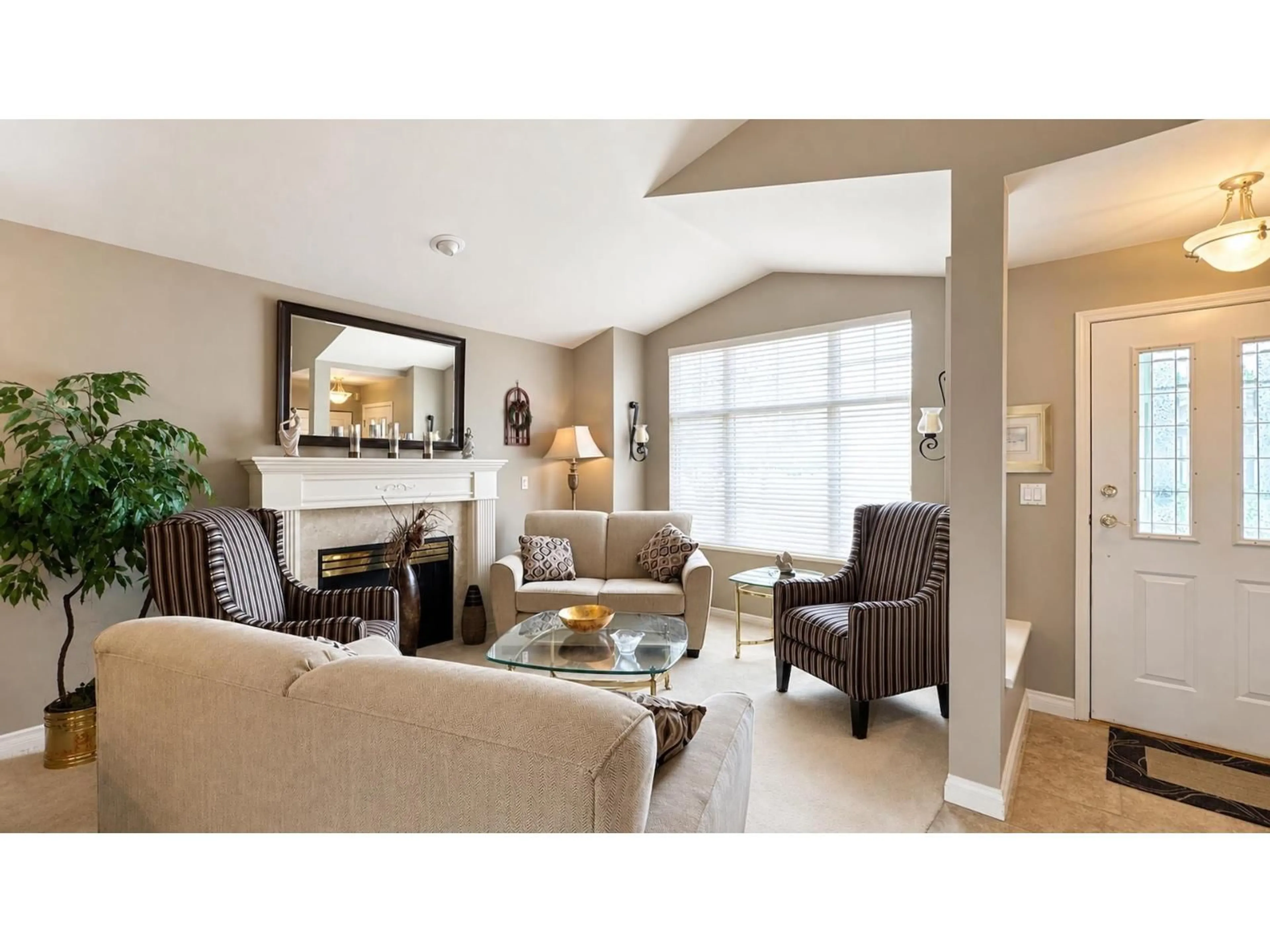 Living room with furniture, unknown for 50 - 20751 87TH AVENUE, Langley British Columbia V1M2X3