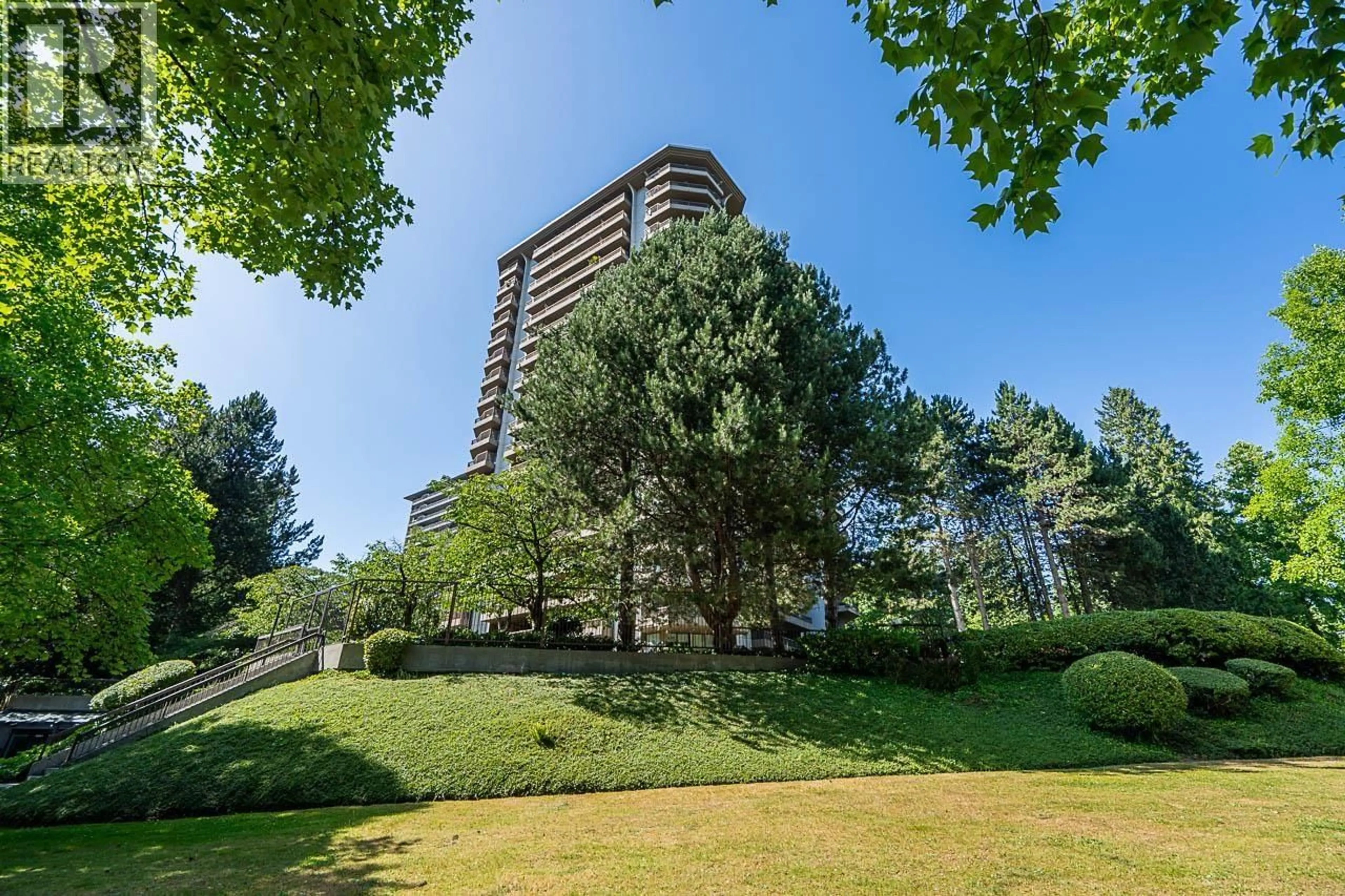 A pic from outside/outdoor area/front of a property/back of a property/a pic from drone, forest/trees view for 1203 - 2041 BELLWOOD AVENUE, Burnaby British Columbia V5B4V5