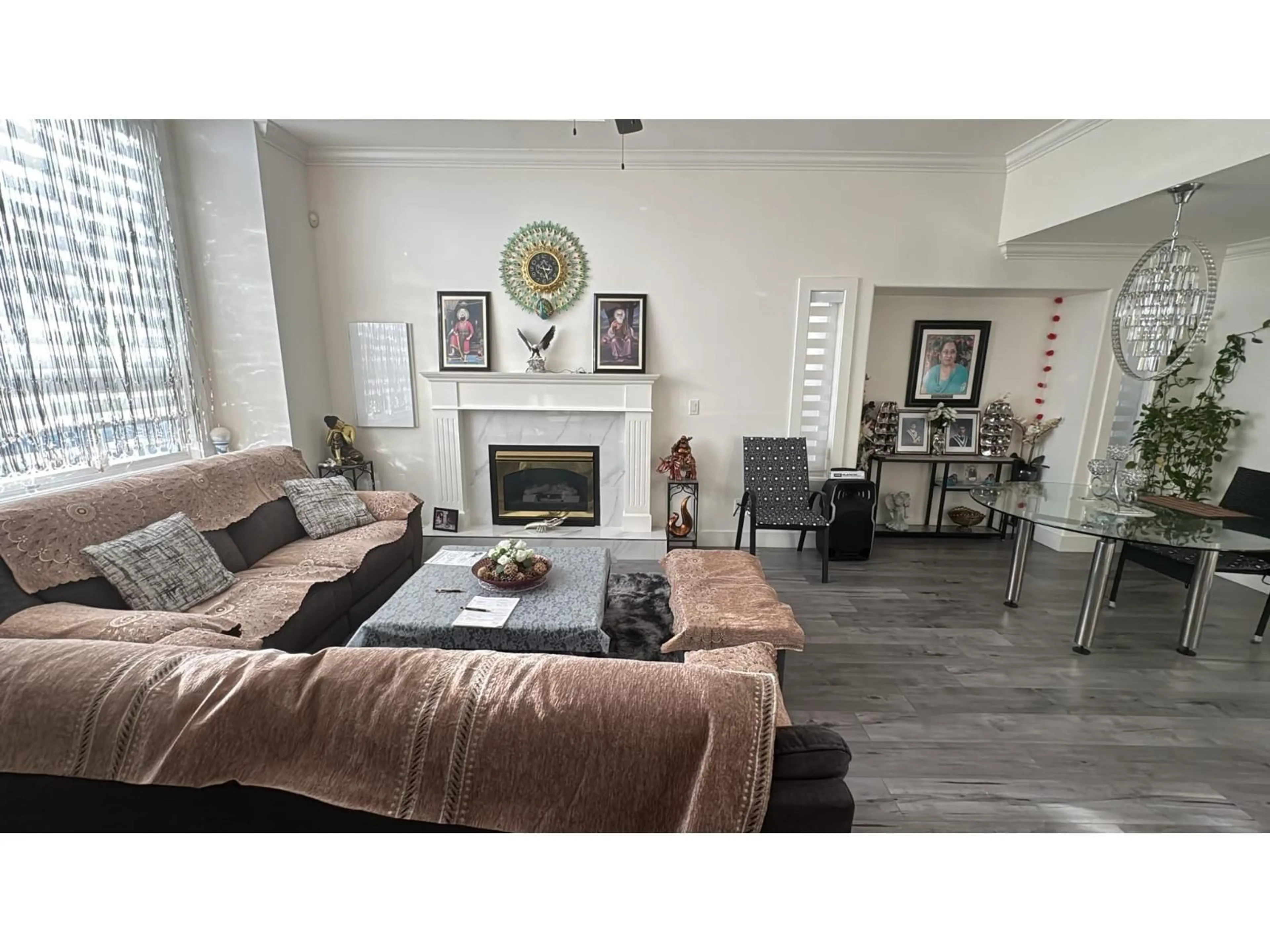Living room with furniture, unknown for 6340 125A STREET, Surrey British Columbia V3X3N1