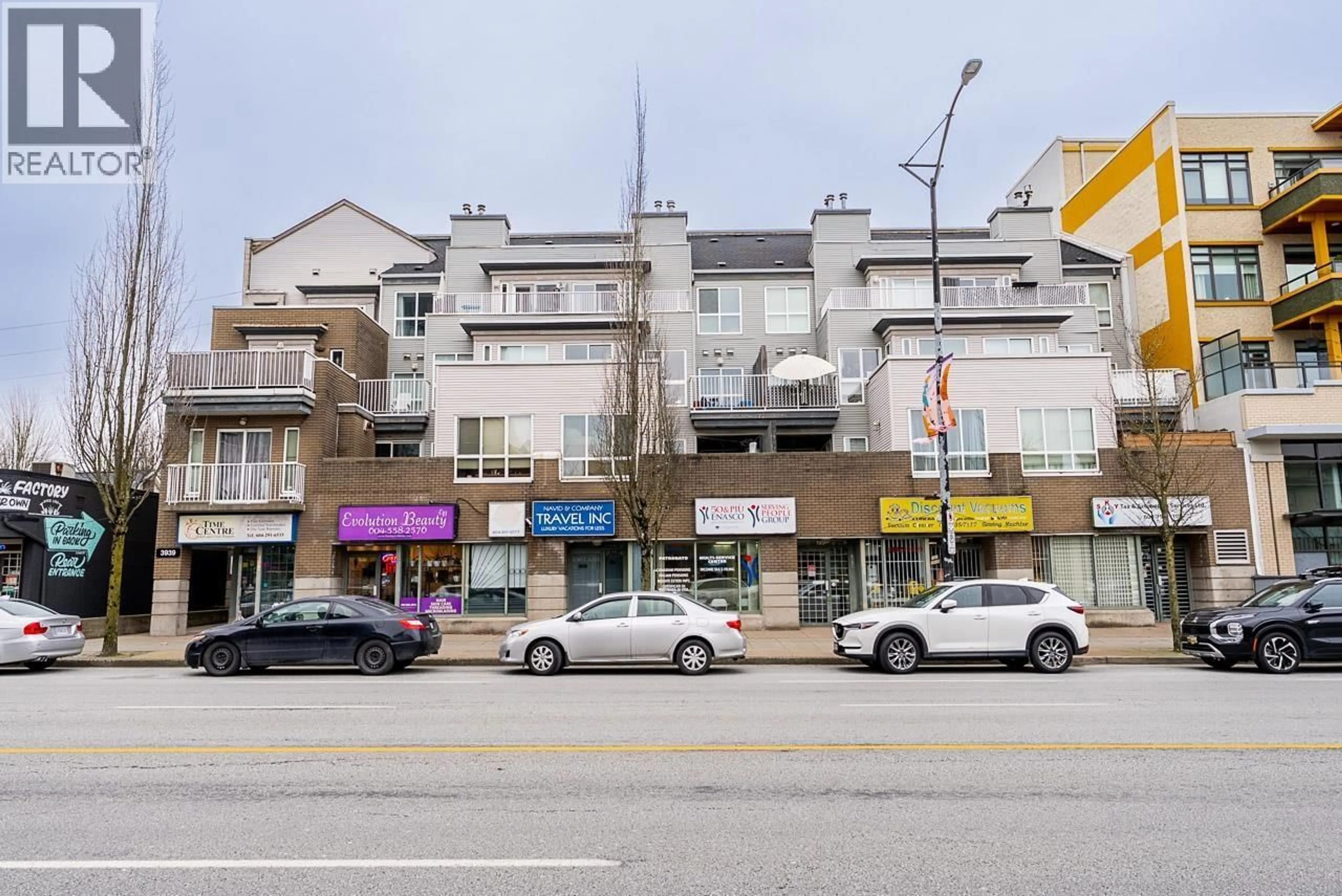Patio, street for 403 - 3939 HASTINGS STREET, Burnaby British Columbia V5C2H8