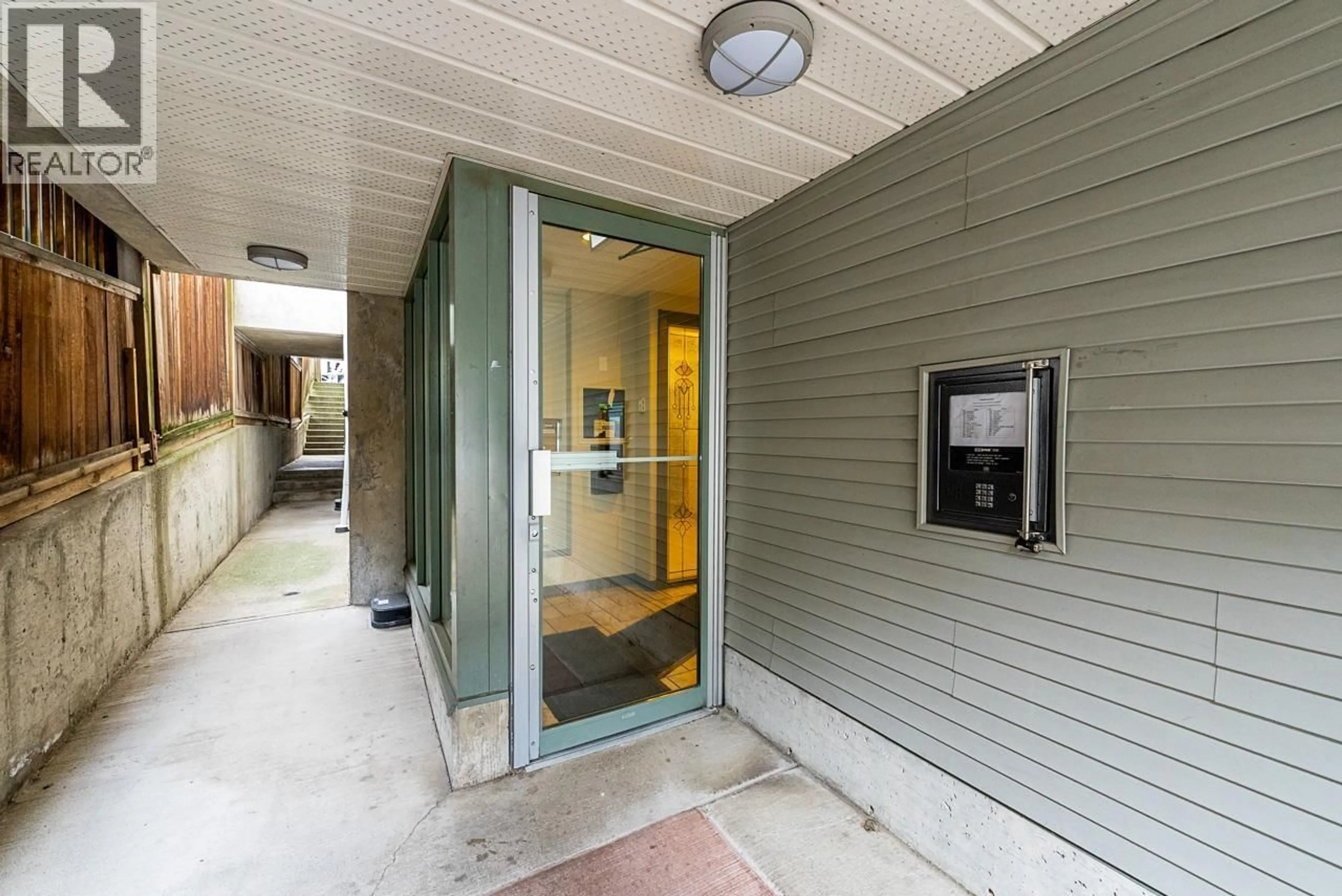 Indoor entryway for 403 - 3939 HASTINGS STREET, Burnaby British Columbia V5C2H8