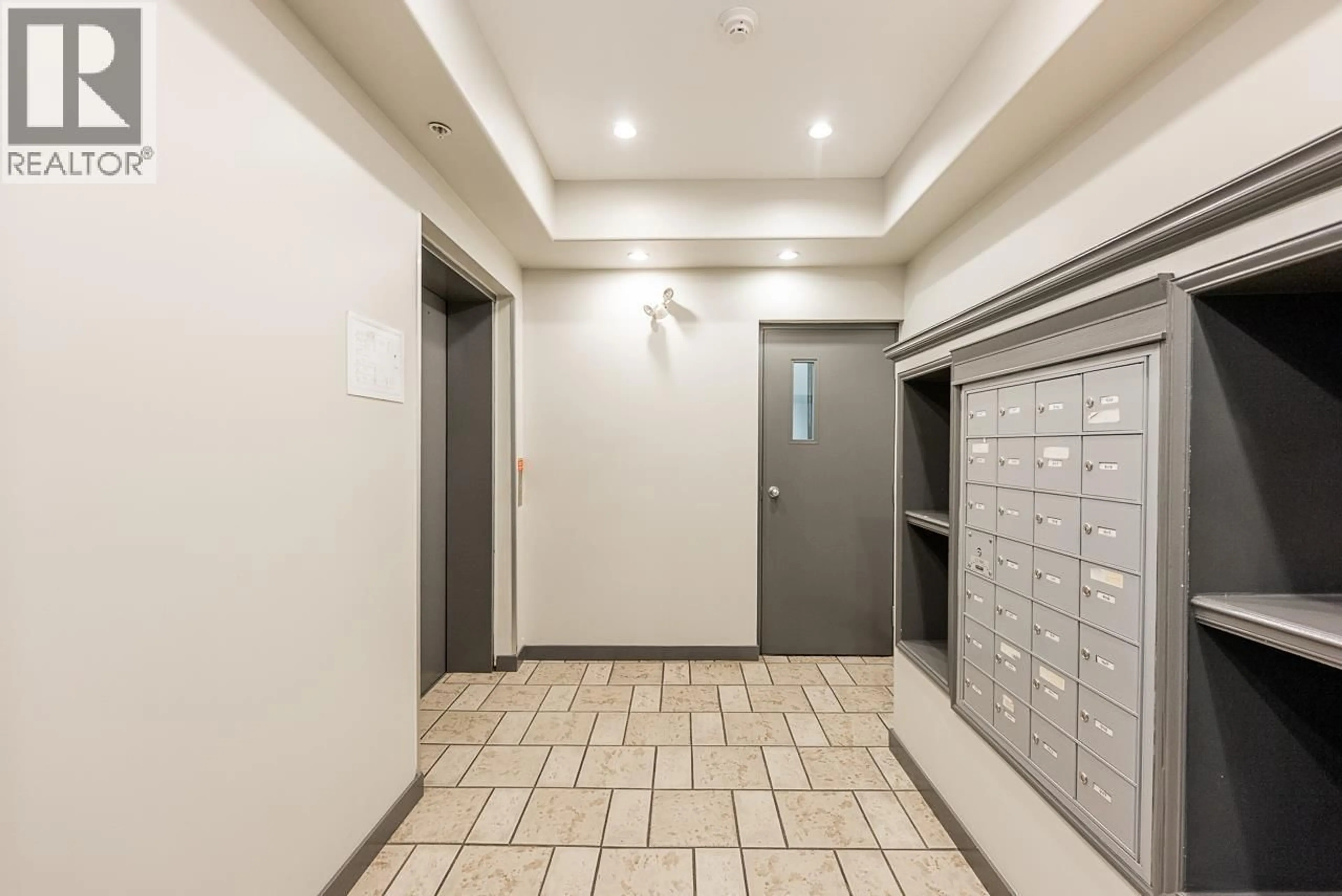 Indoor foyer for 403 - 3939 HASTINGS STREET, Burnaby British Columbia V5C2H8