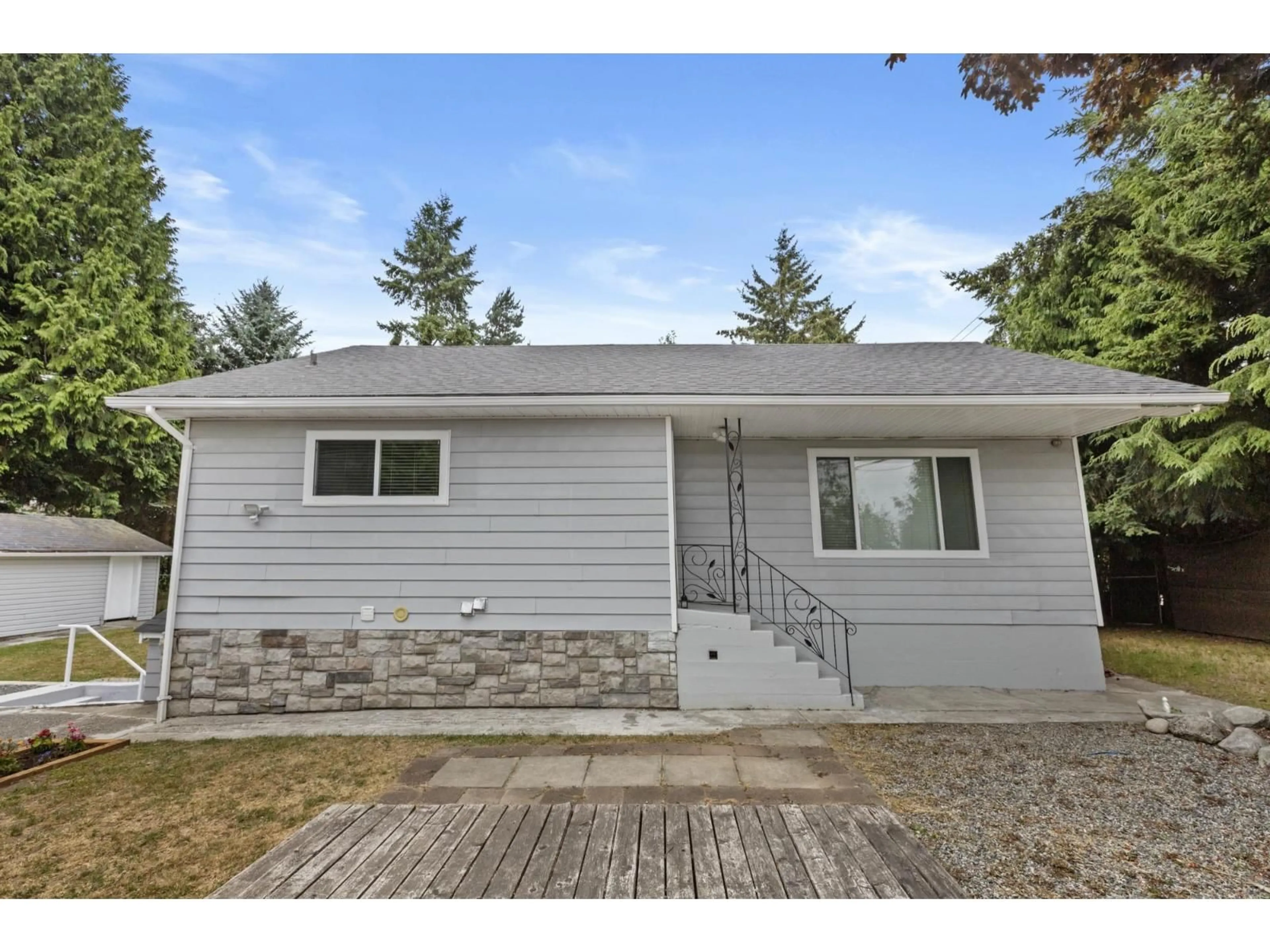 Home with vinyl exterior material, street for 1593 STEVENS STREET, White Rock British Columbia V4B4Y4