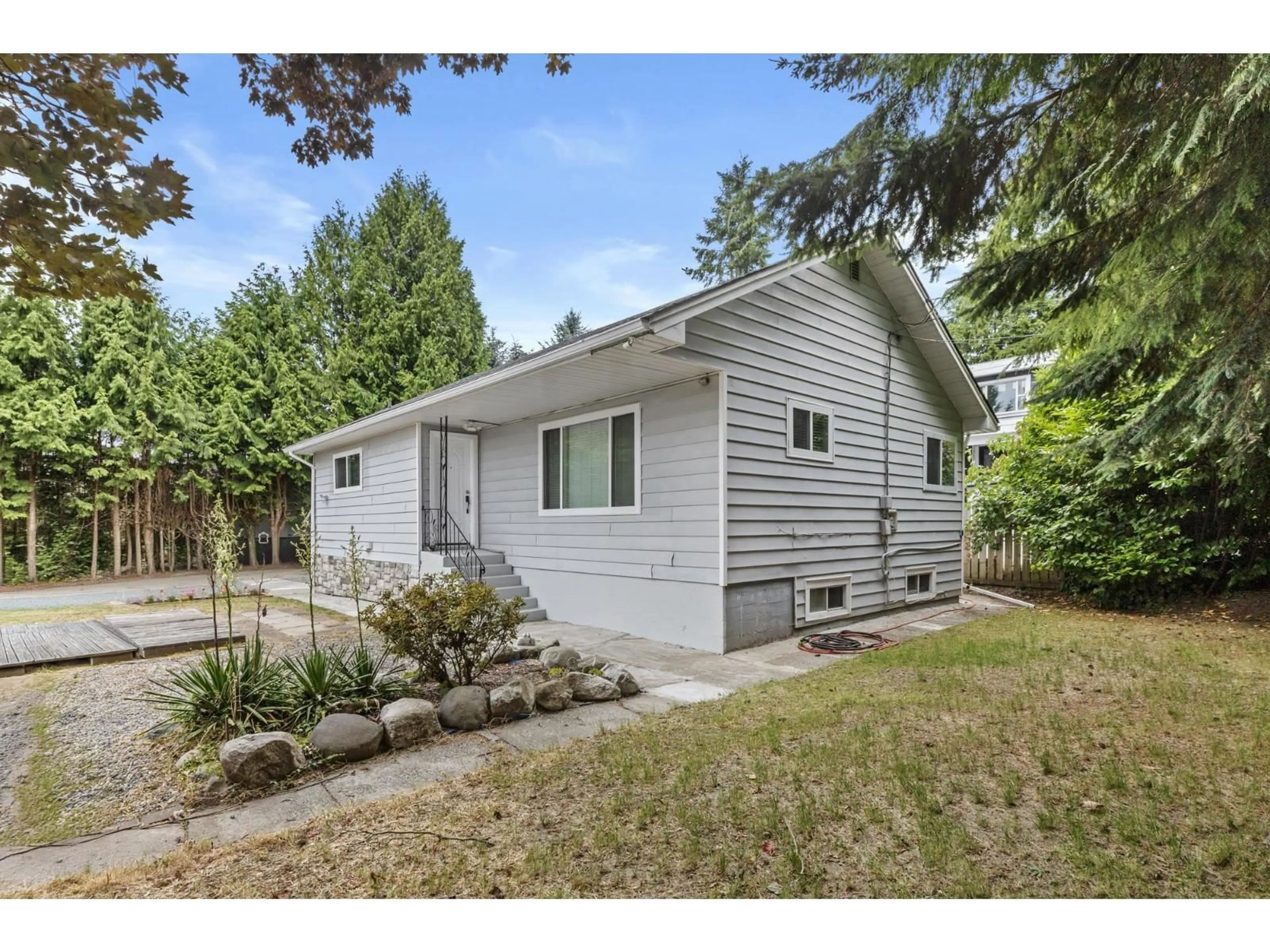 Home with vinyl exterior material, street for 1593 STEVENS STREET, White Rock British Columbia V4B4Y4