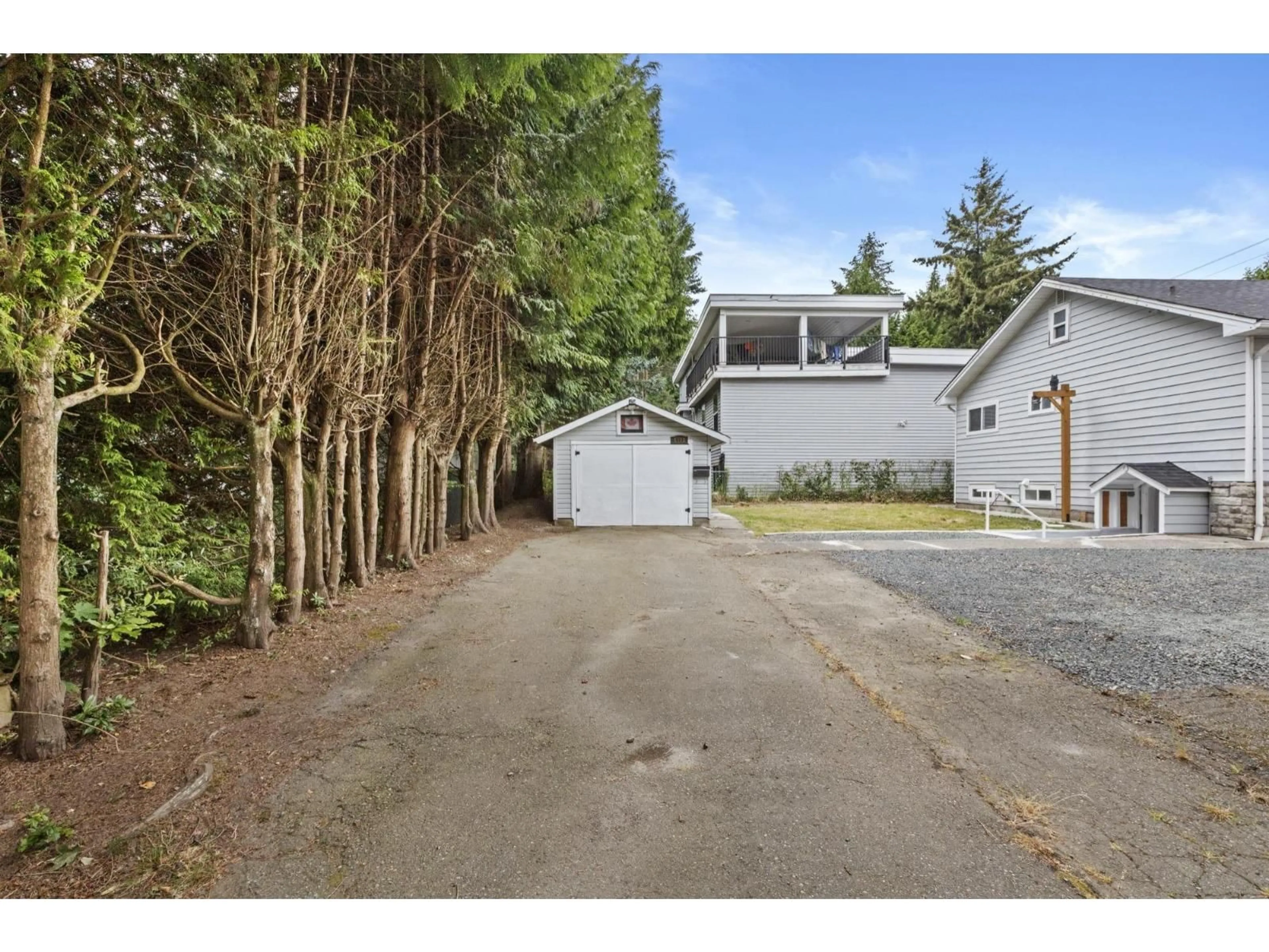 A pic from outside/outdoor area/front of a property/back of a property/a pic from drone, street for 1593 STEVENS STREET, White Rock British Columbia V4B4Y4