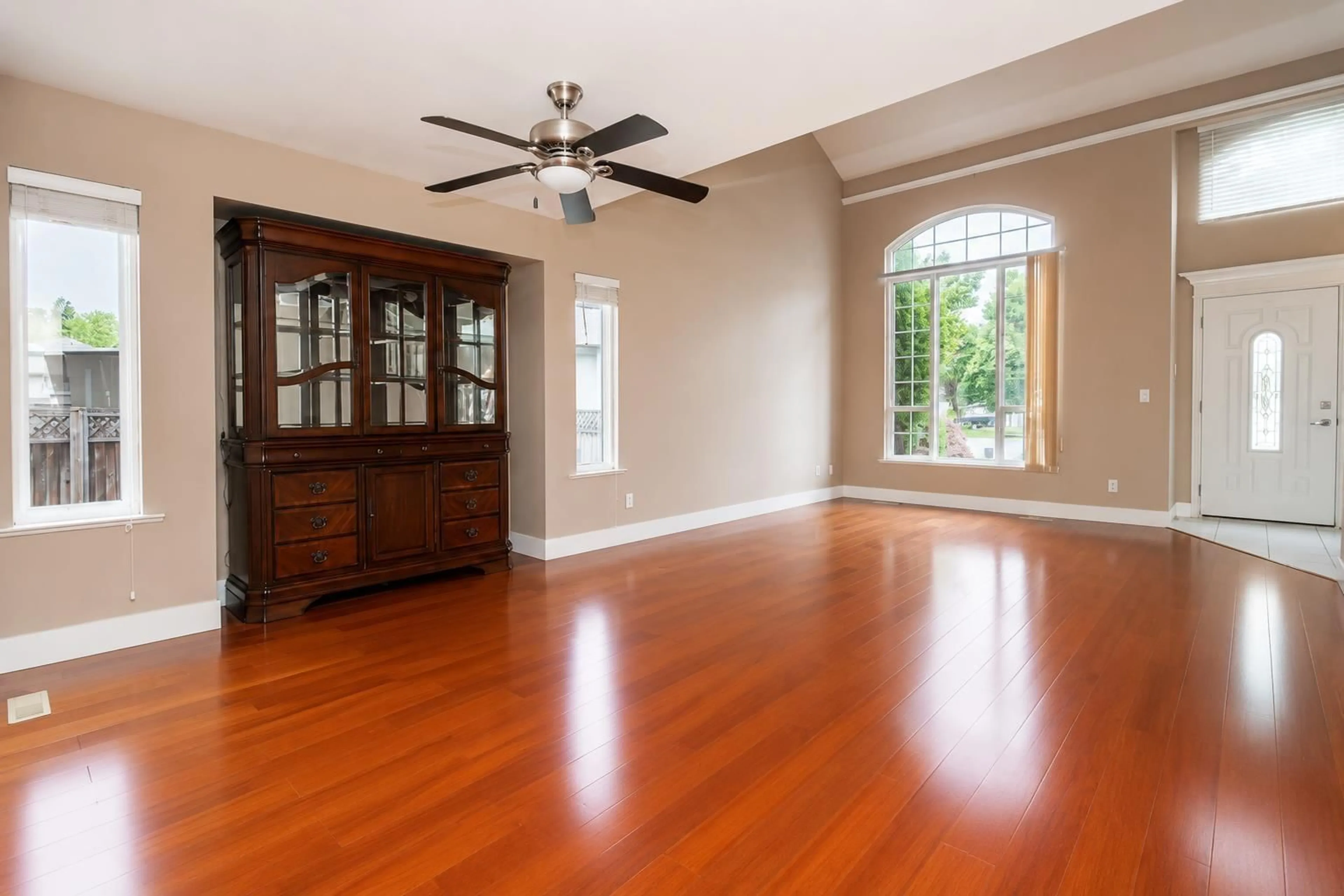 Unknown for 15445 109A AVENUE, Surrey British Columbia V3R0X6