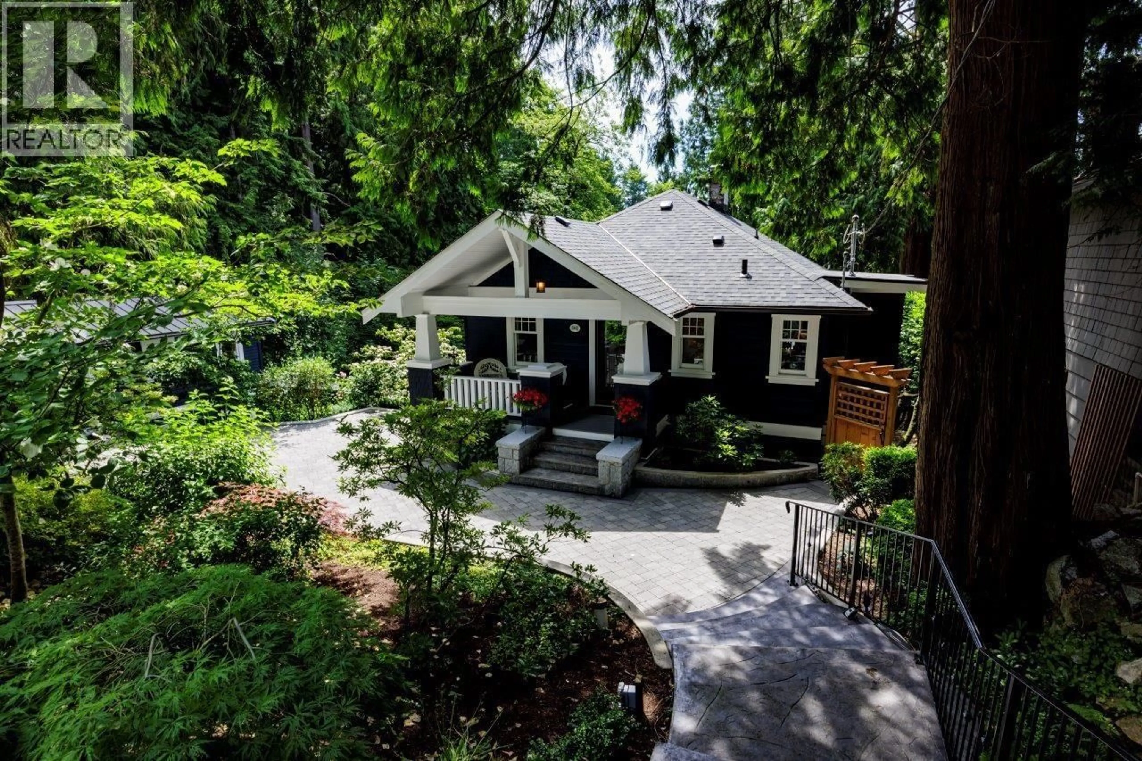 Home with vinyl exterior material, street for 461 ST. JAMES ROAD, North Vancouver British Columbia V7N1L5