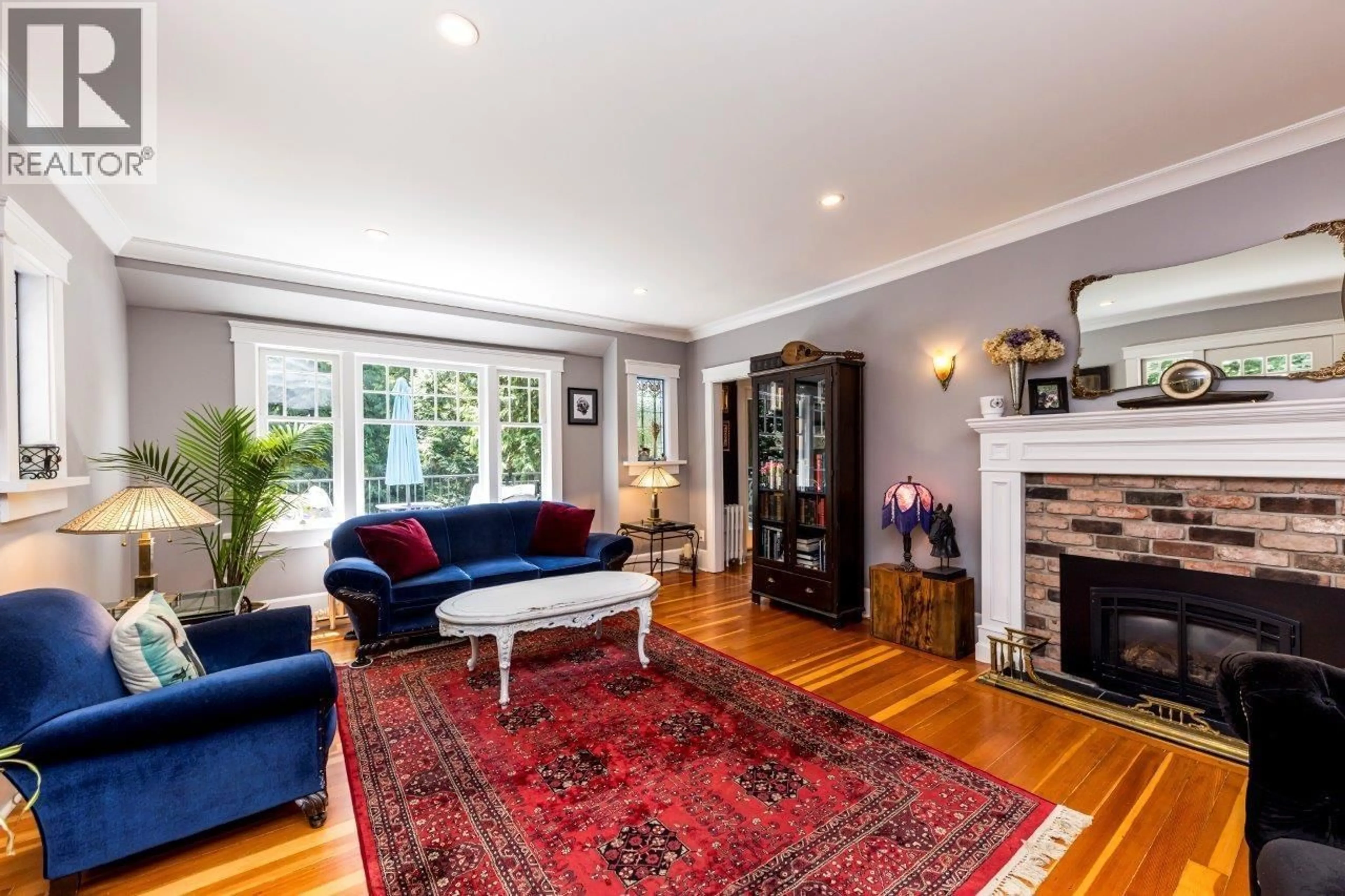 Living room with furniture, unknown for 461 ST. JAMES ROAD, North Vancouver British Columbia V7N1L5