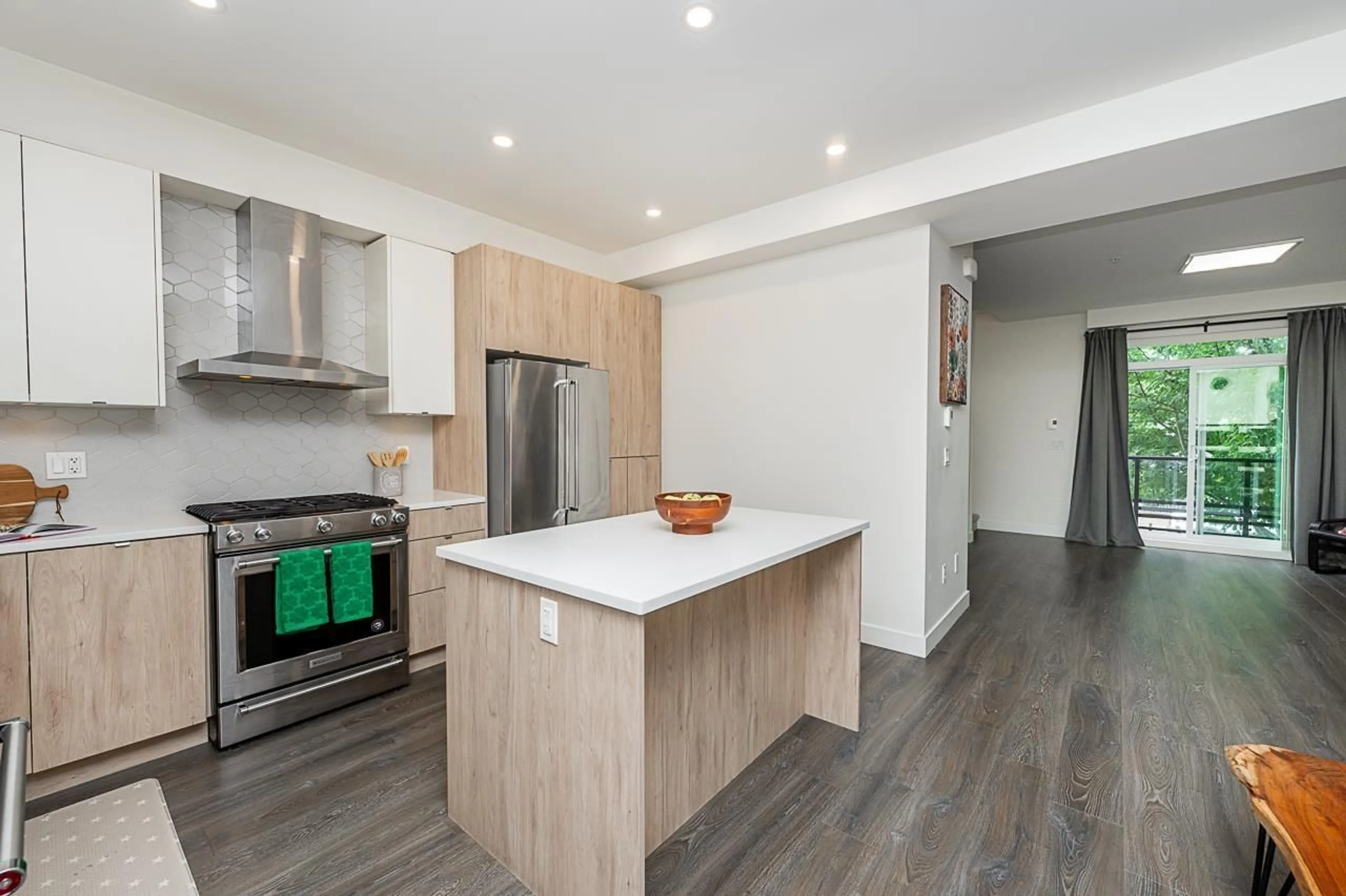Open concept kitchen, wood/laminate floor for 3 - 7947 209 STREET, Langley British Columbia V2Y0Y6