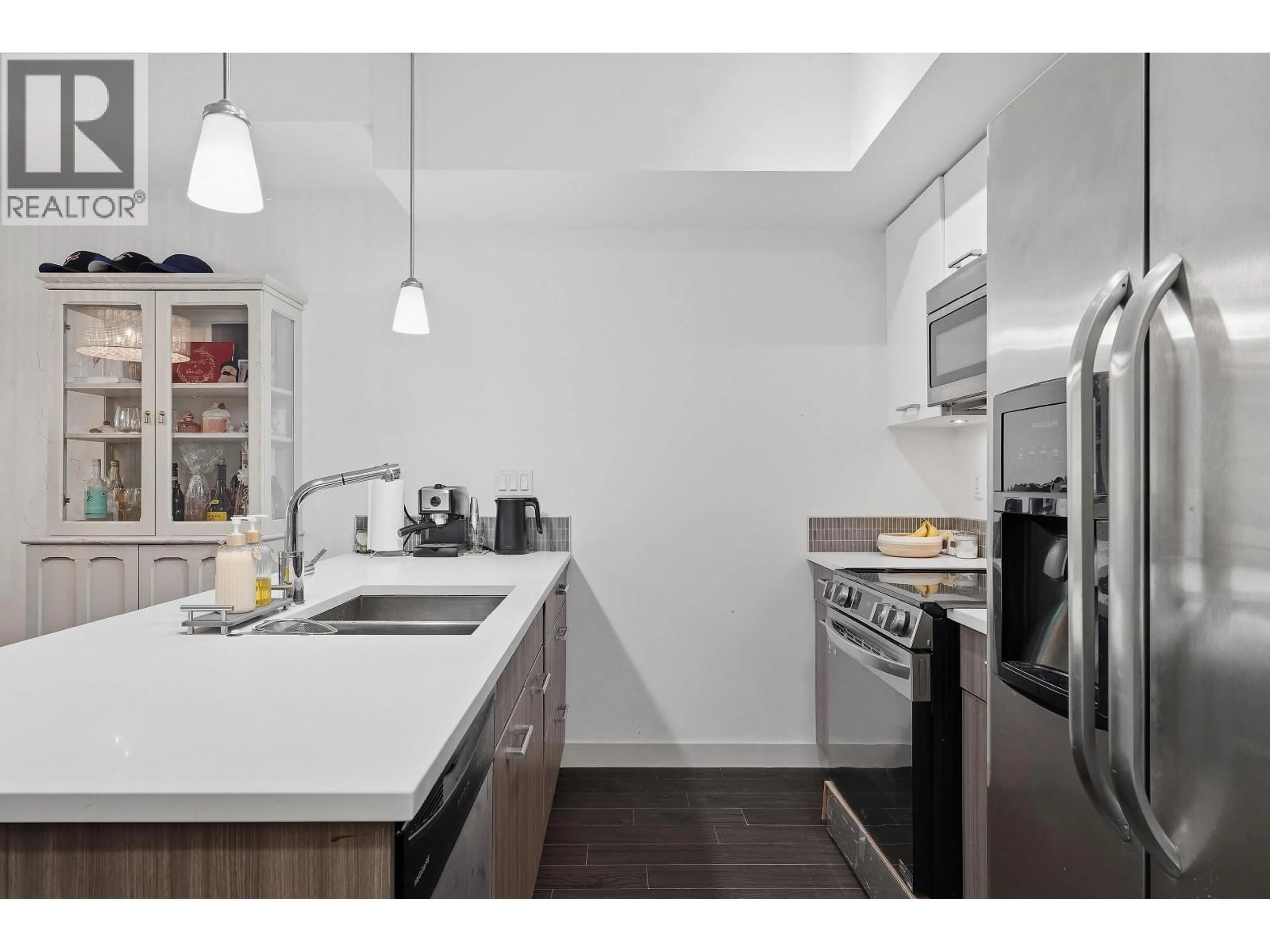 Standard kitchen, unknown for 206 - 2214 KELLY AVENUE, Port Coquitlam British Columbia V3C0E5