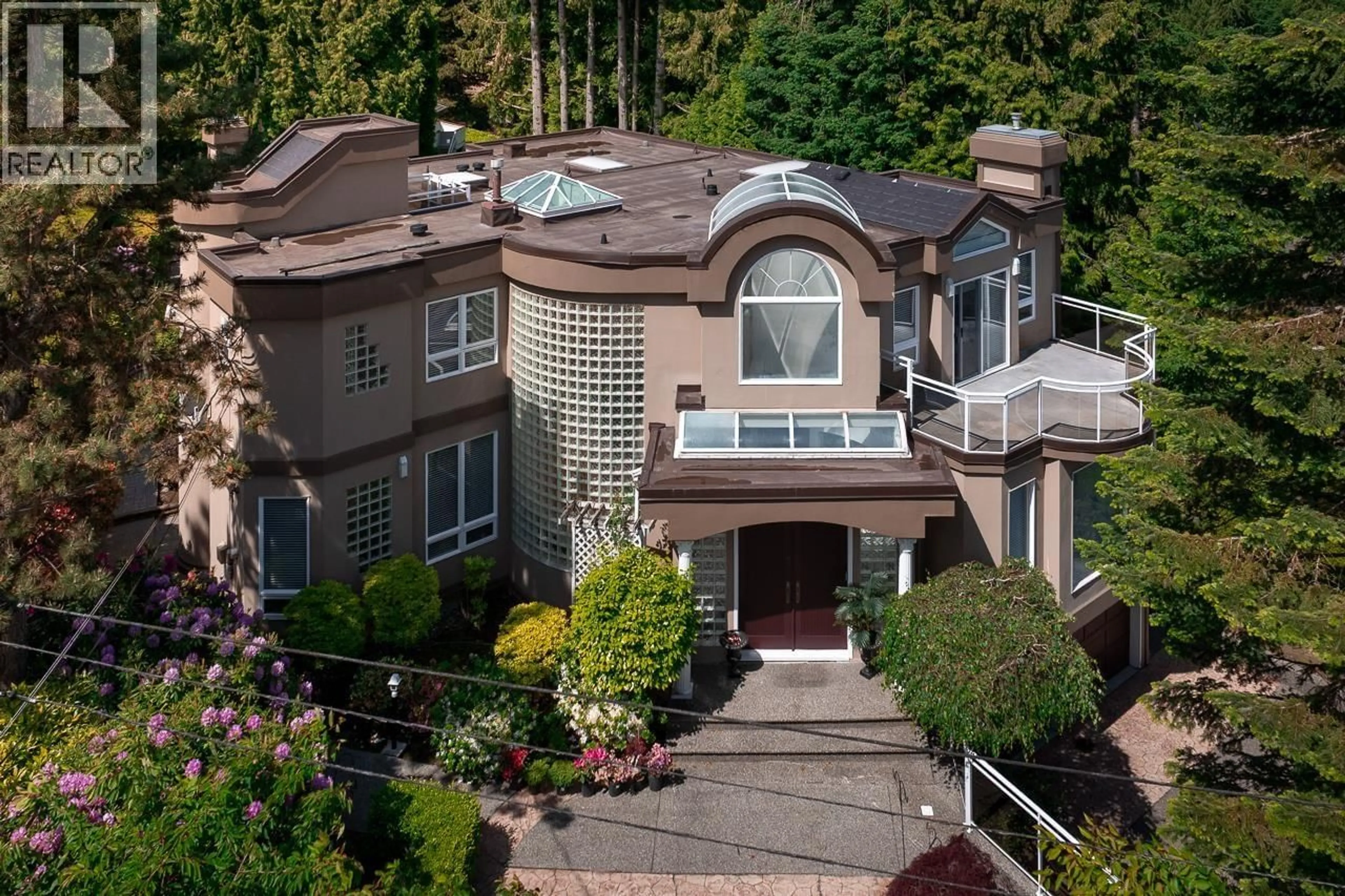 A pic from outside/outdoor area/front of a property/back of a property/a pic from drone, unknown for 5809 SPERLING AVENUE, Burnaby British Columbia V5E2T6