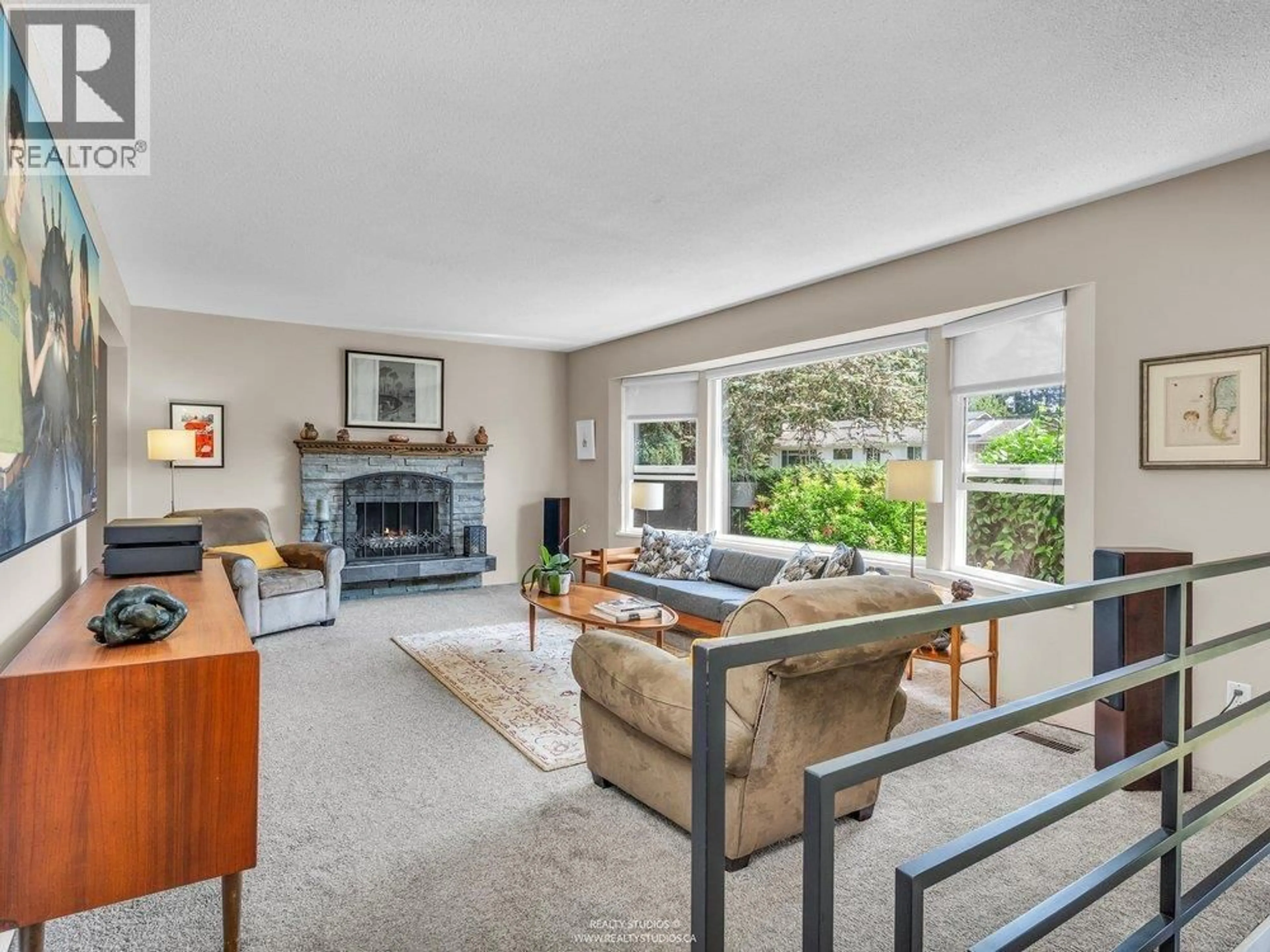 Living room with furniture, unknown for 999 53A STREET, Delta British Columbia V4M3E2