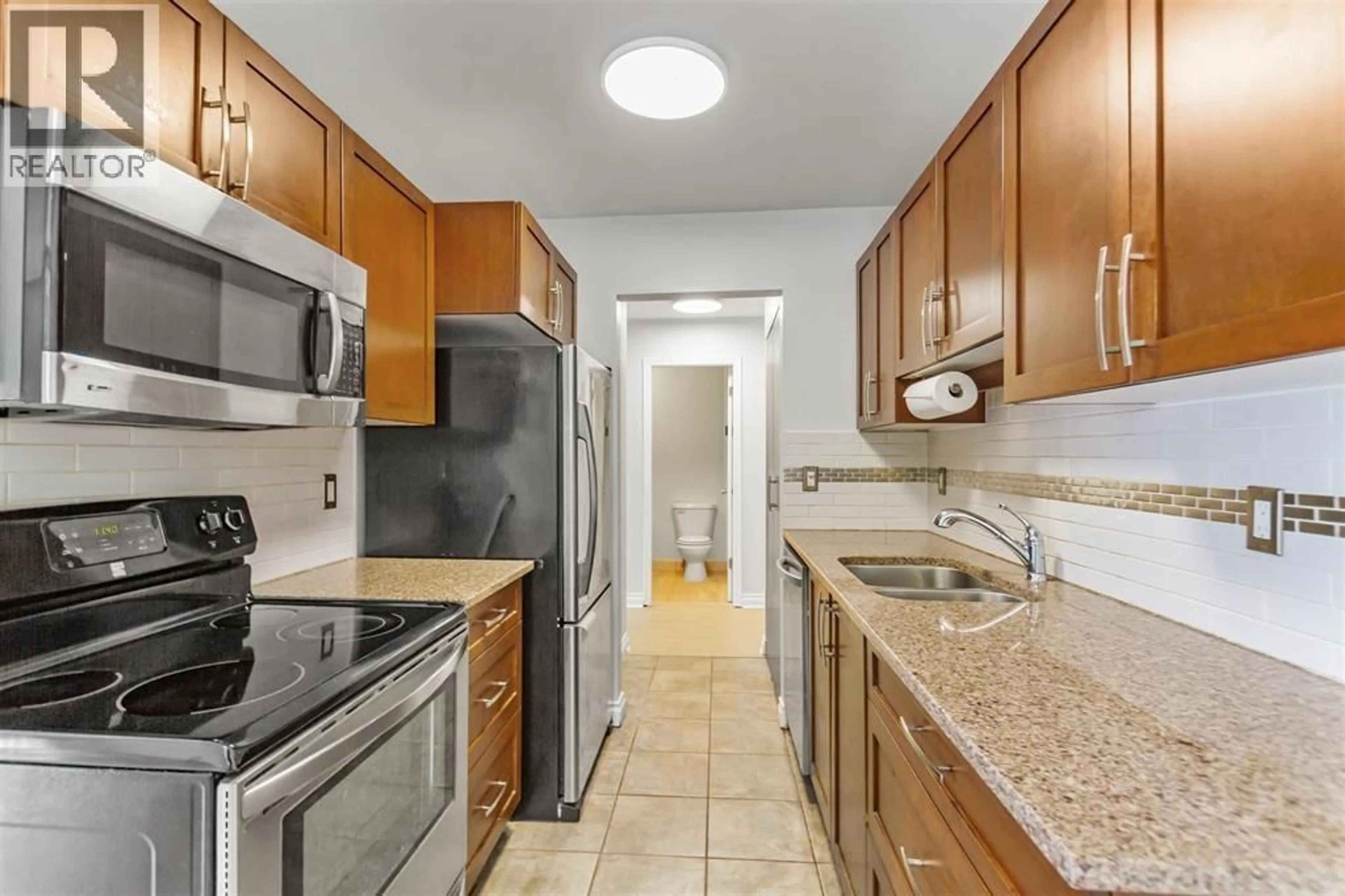 Standard kitchen, unknown for 112 - 590 WHITING WAY, Coquitlam British Columbia V3J3R9